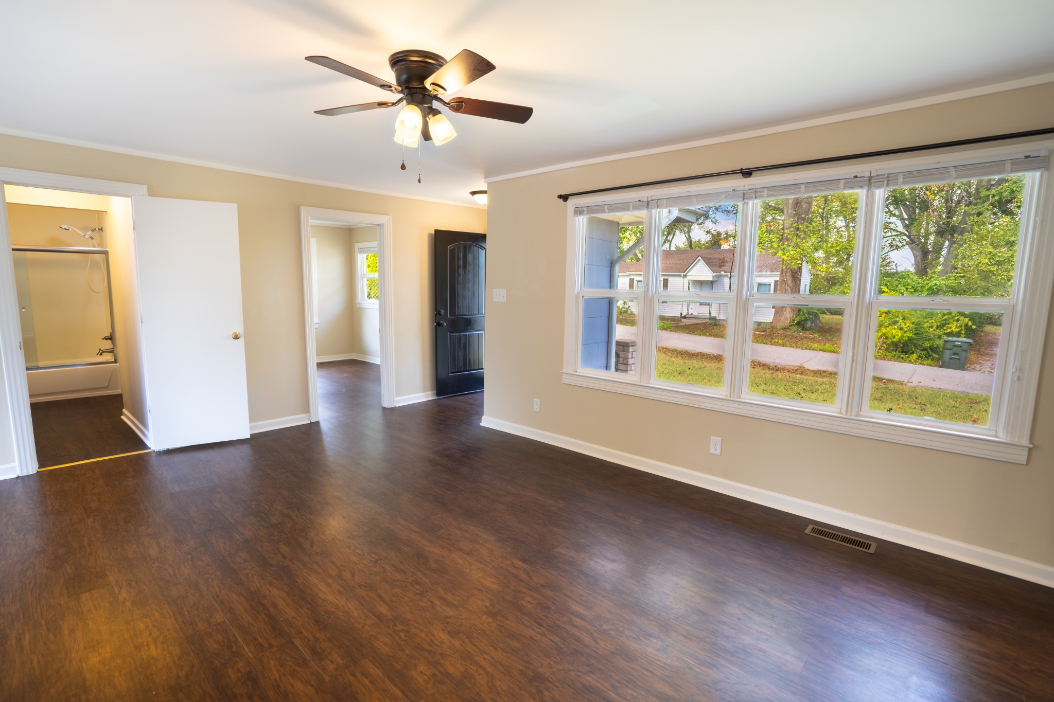 319 Eastover St Property Photo 4