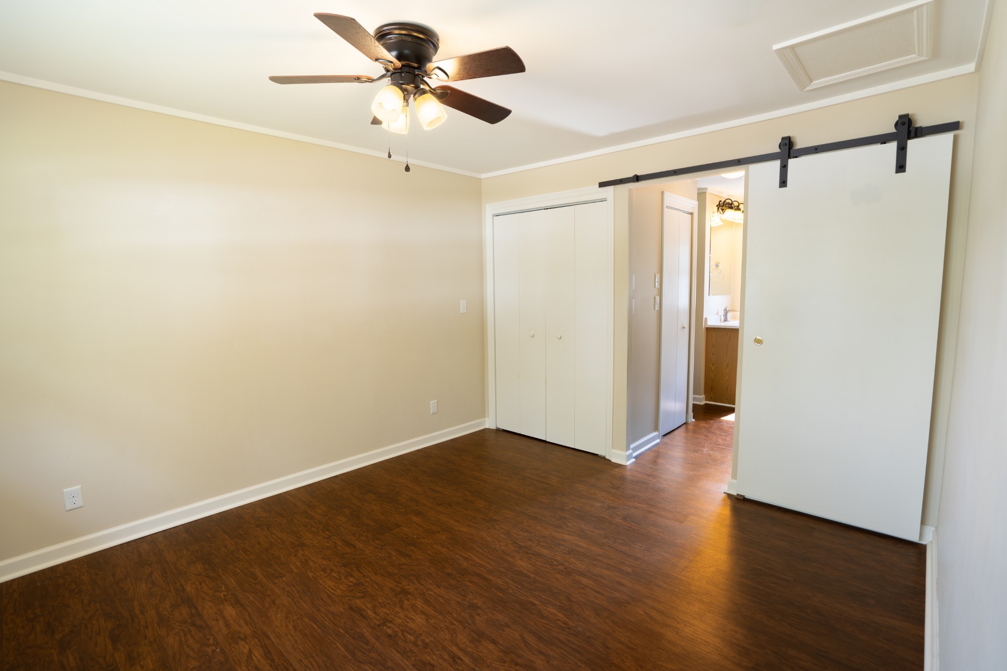 319 Eastover St Property Photo 9