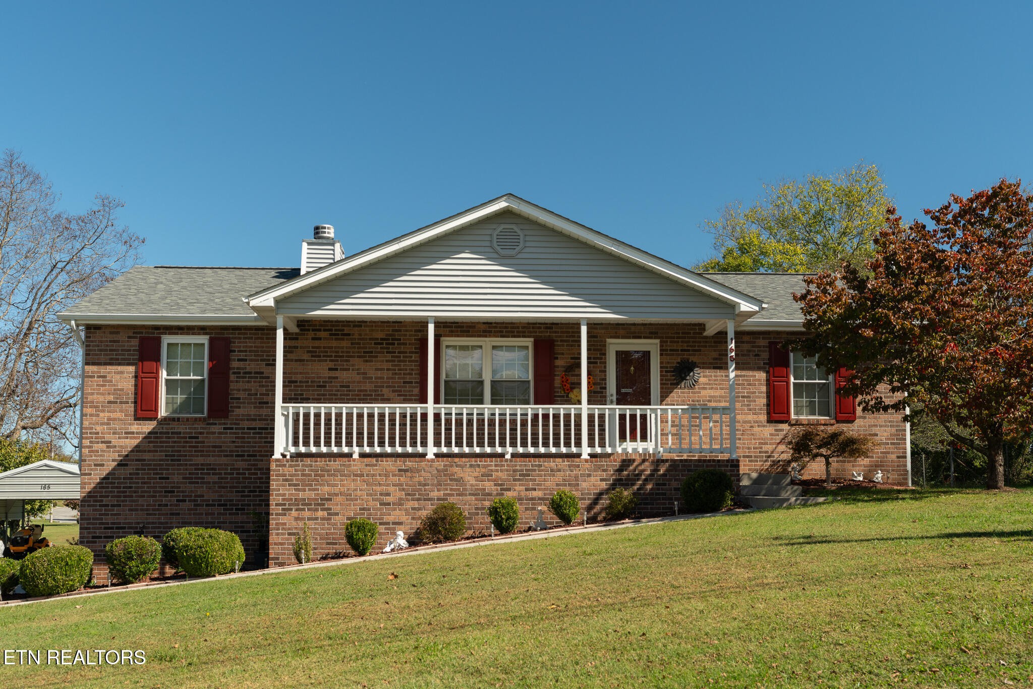 165 Vanderview Drive Property Photo 1