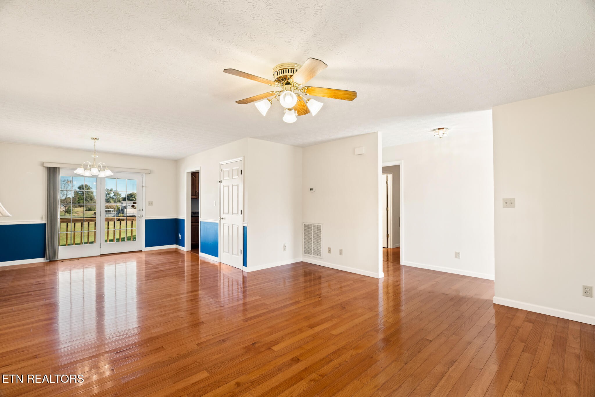 165 Vanderview Drive Property Photo 4