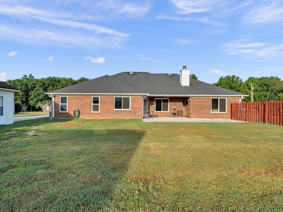 129 Edgebrook Dr Property Photo 5