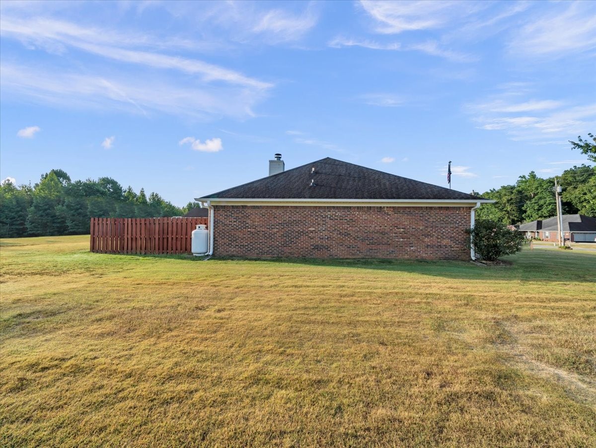 129 Edgebrook Dr Property Photo 7