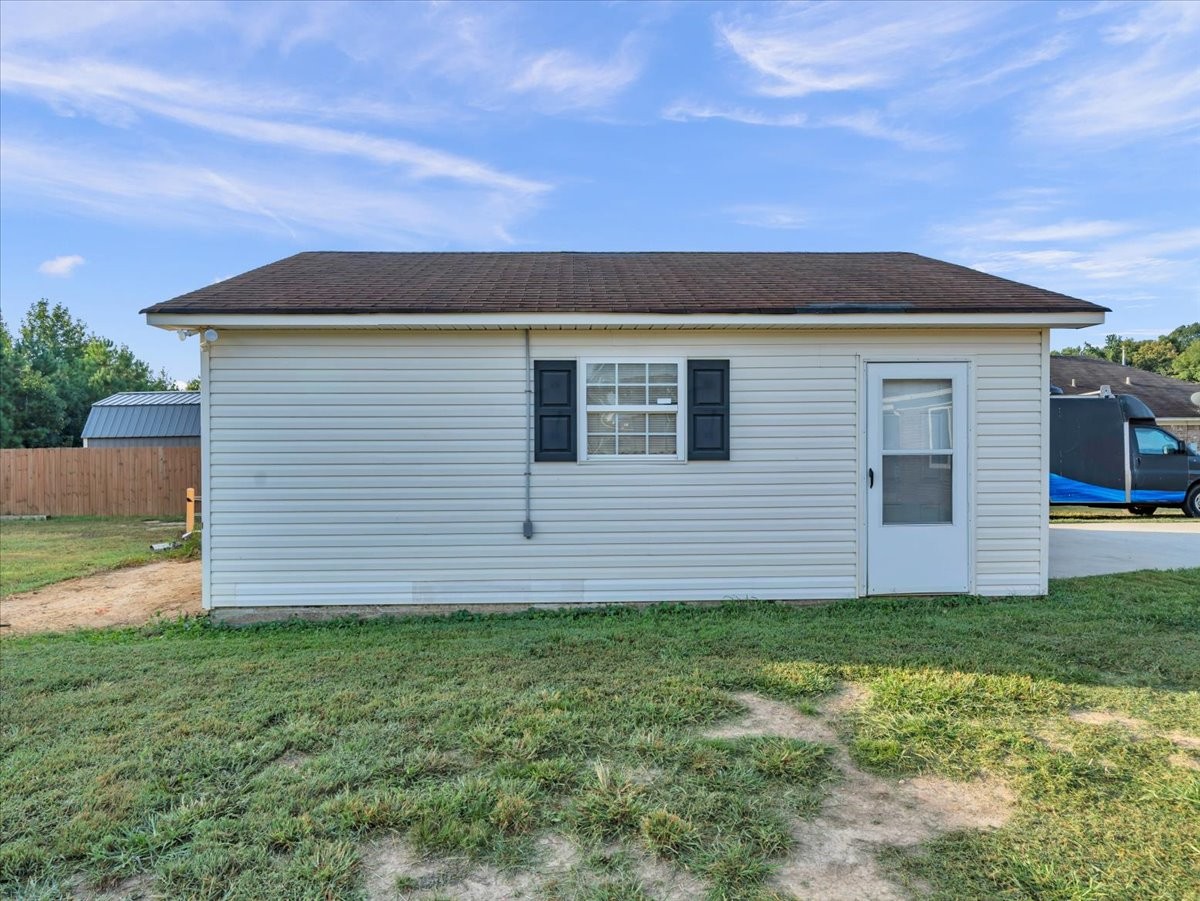 129 Edgebrook Dr Property Photo 11