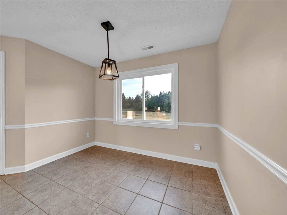 129 Edgebrook Dr Property Photo 27