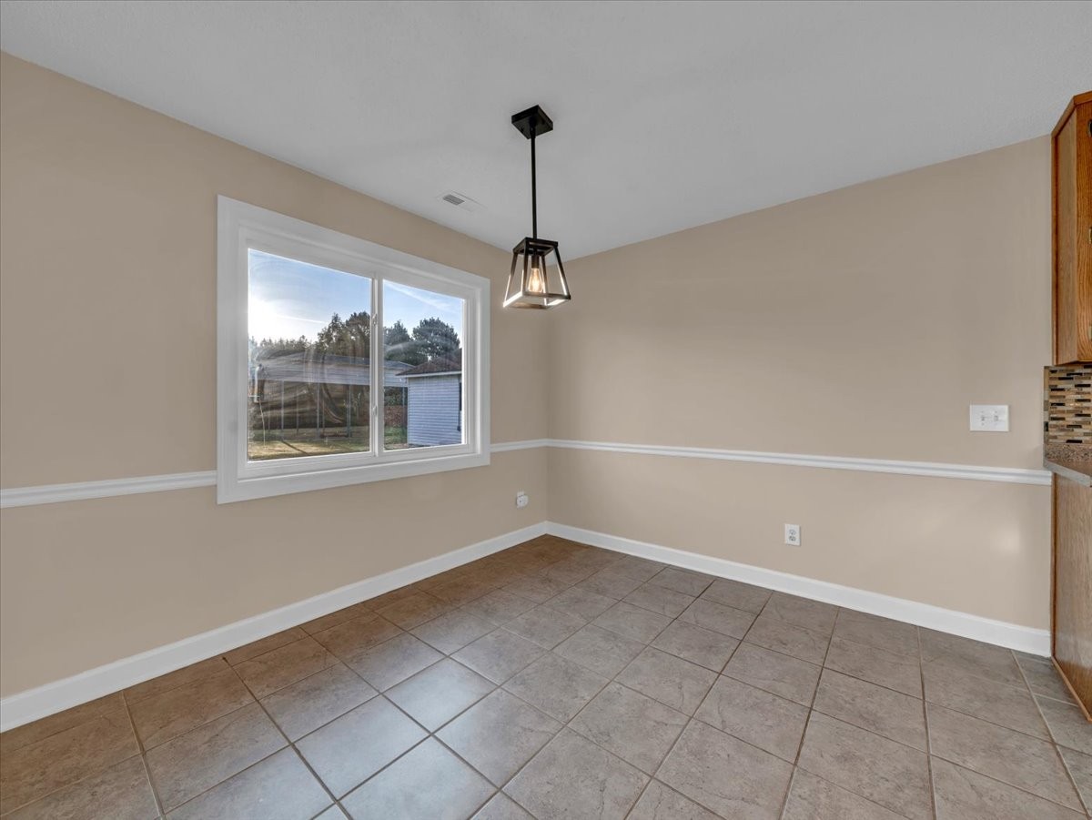 129 Edgebrook Dr Property Photo 28