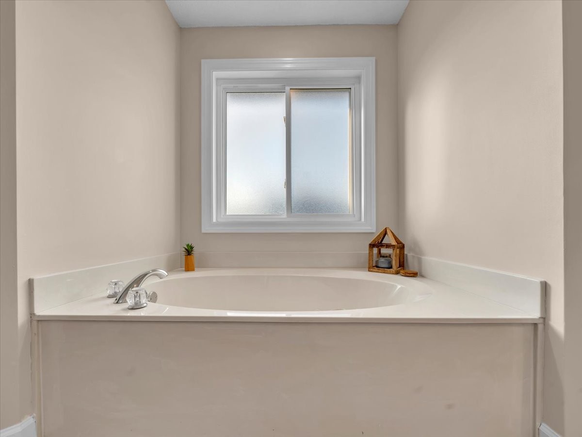 129 Edgebrook Dr Property Photo 38