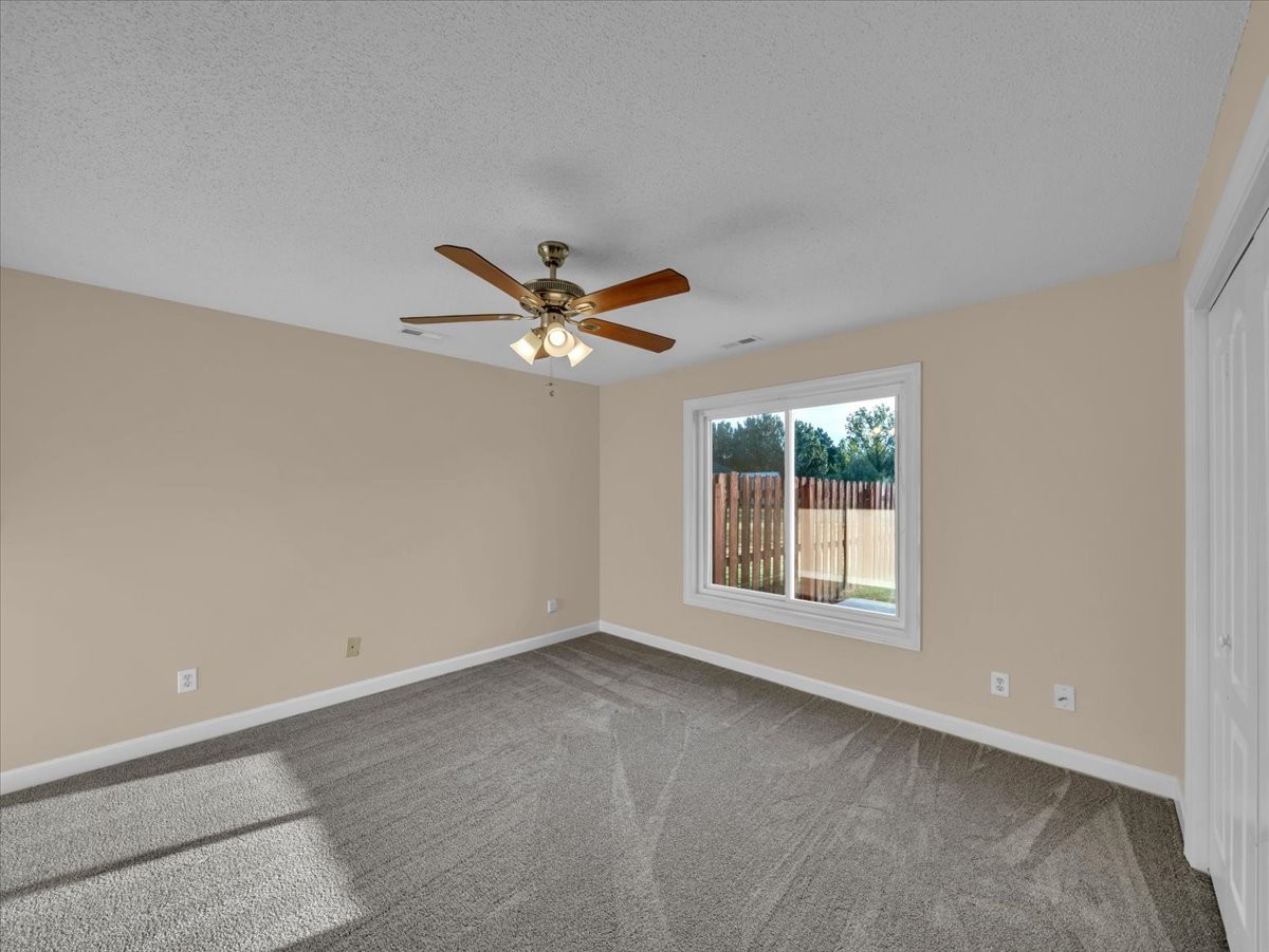 129 Edgebrook Dr Property Photo 39