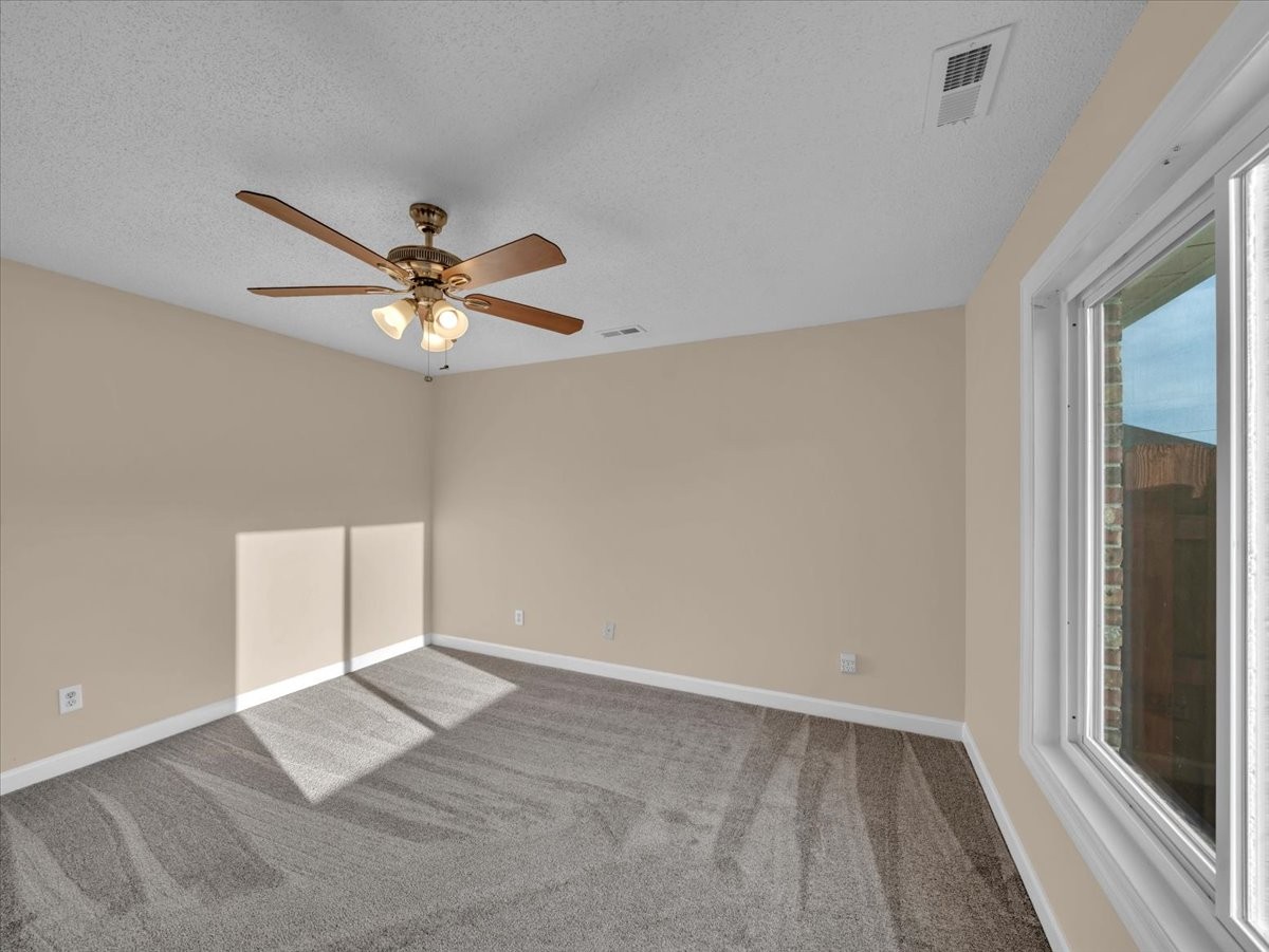 129 Edgebrook Dr Property Photo 40