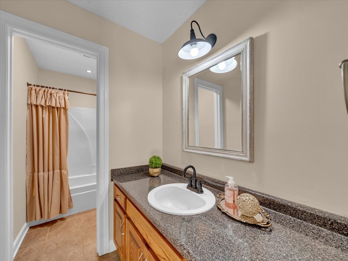 129 Edgebrook Dr Property Photo 43