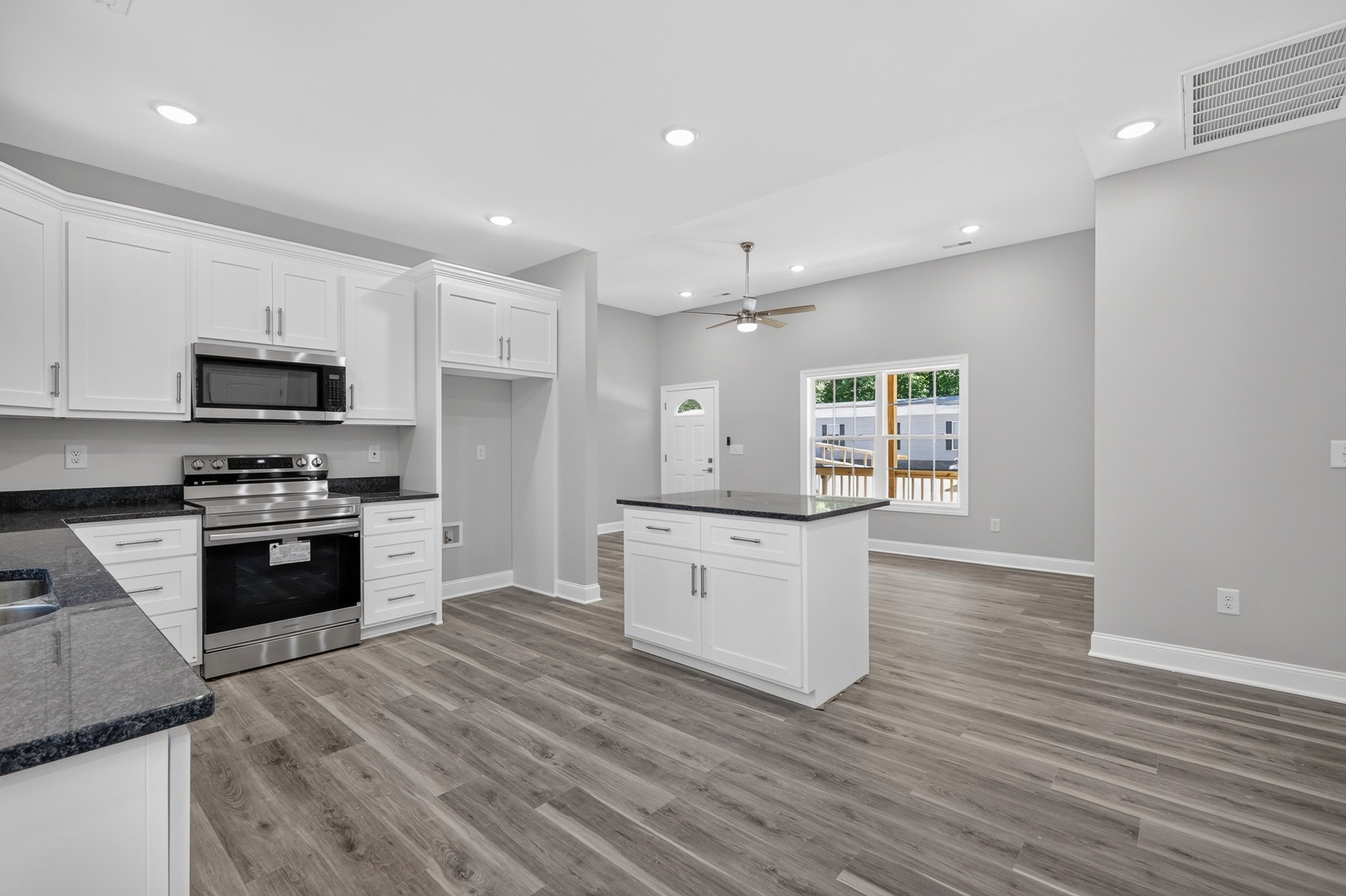 111 Bella Way Property Photo 14