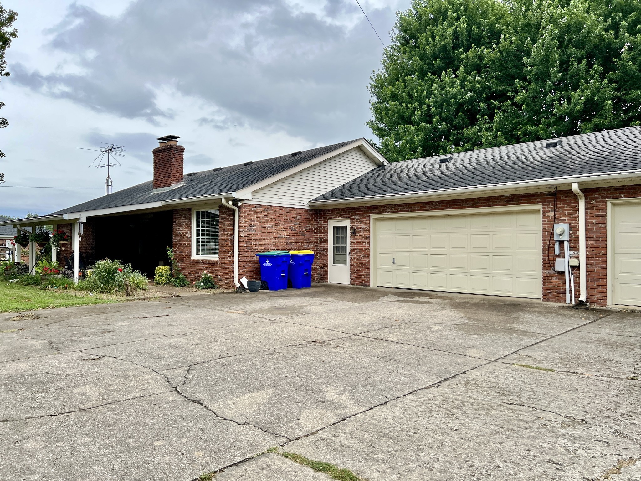 1010 S College St Property Photo 30