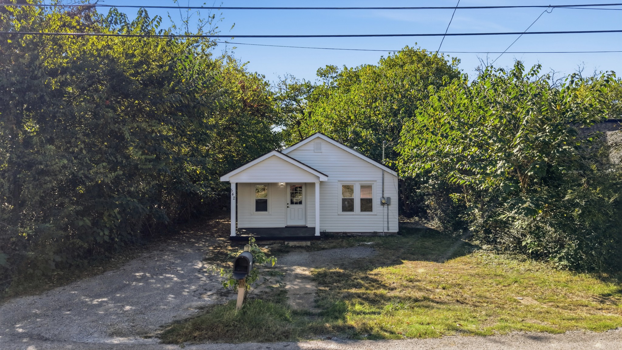 542 E Maple St Property Photo 1