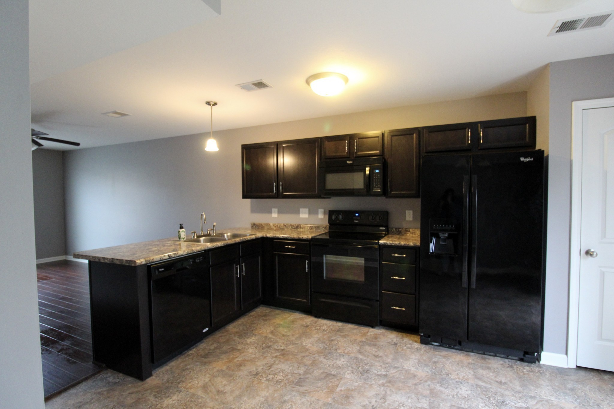 2256 Mccormick Ln Property Photo 3