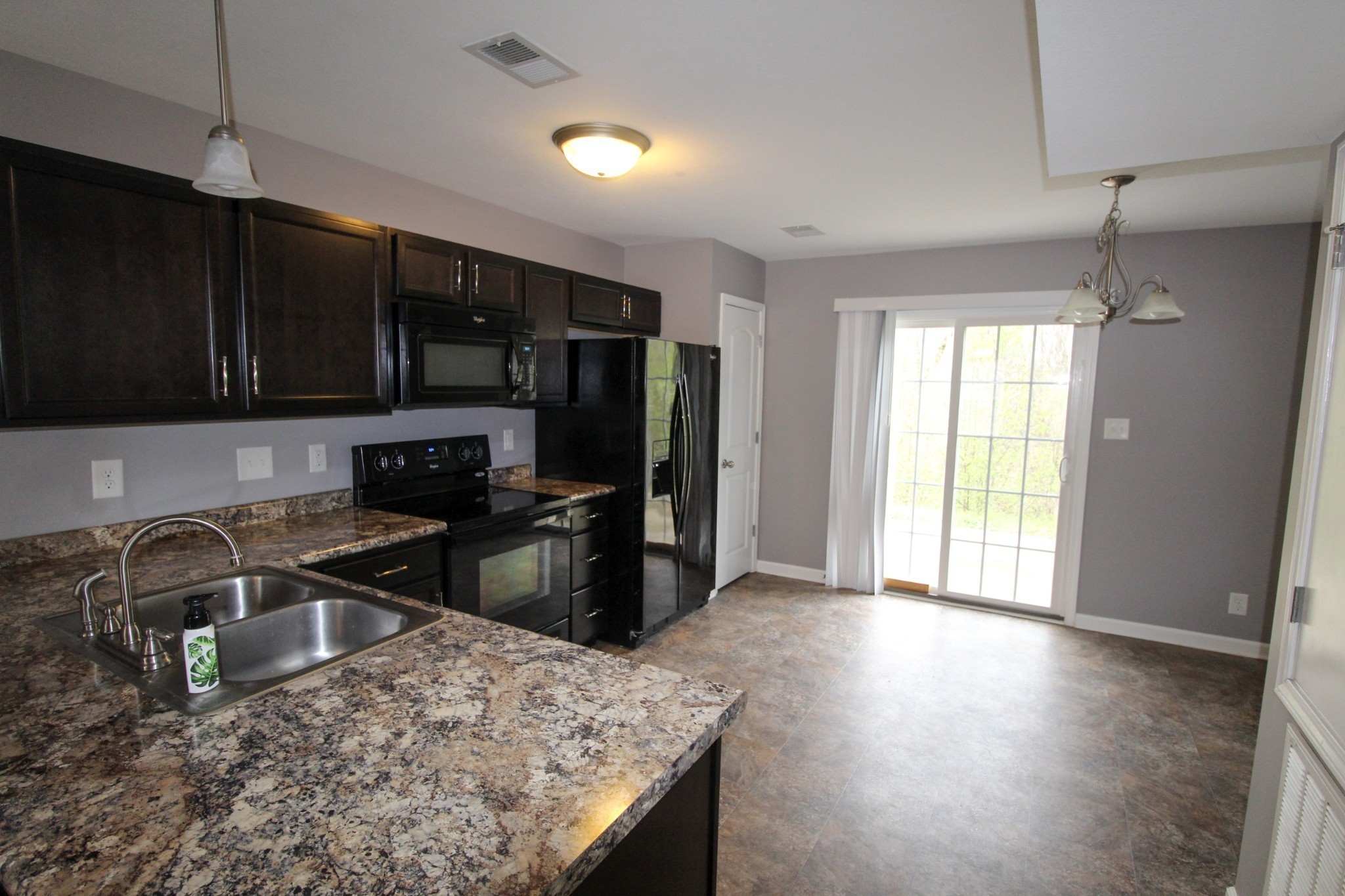 2256 Mccormick Ln Property Photo 4