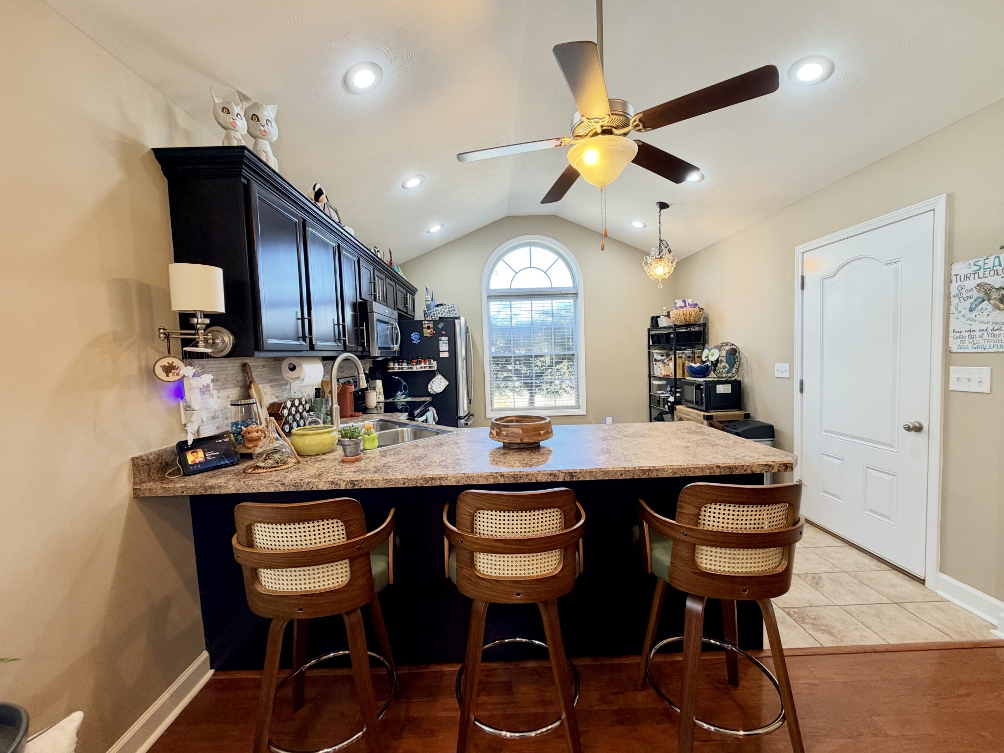 313 Abbey Way, N Property Photo 5