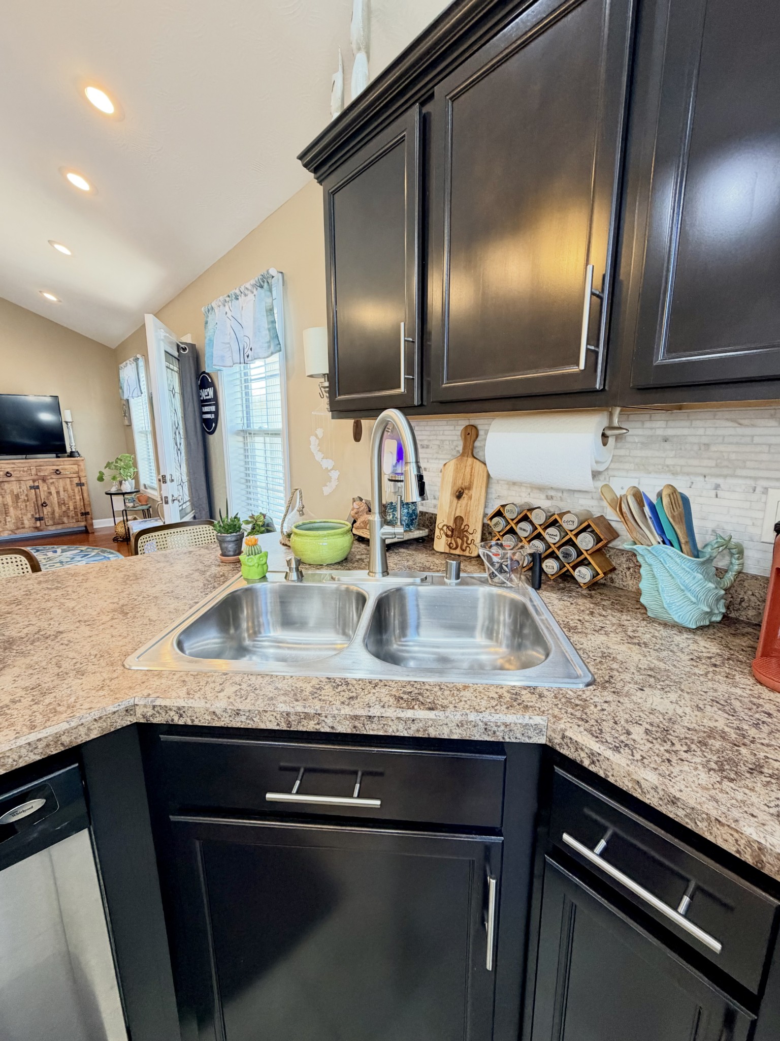 313 Abbey Way, N Property Photo 7
