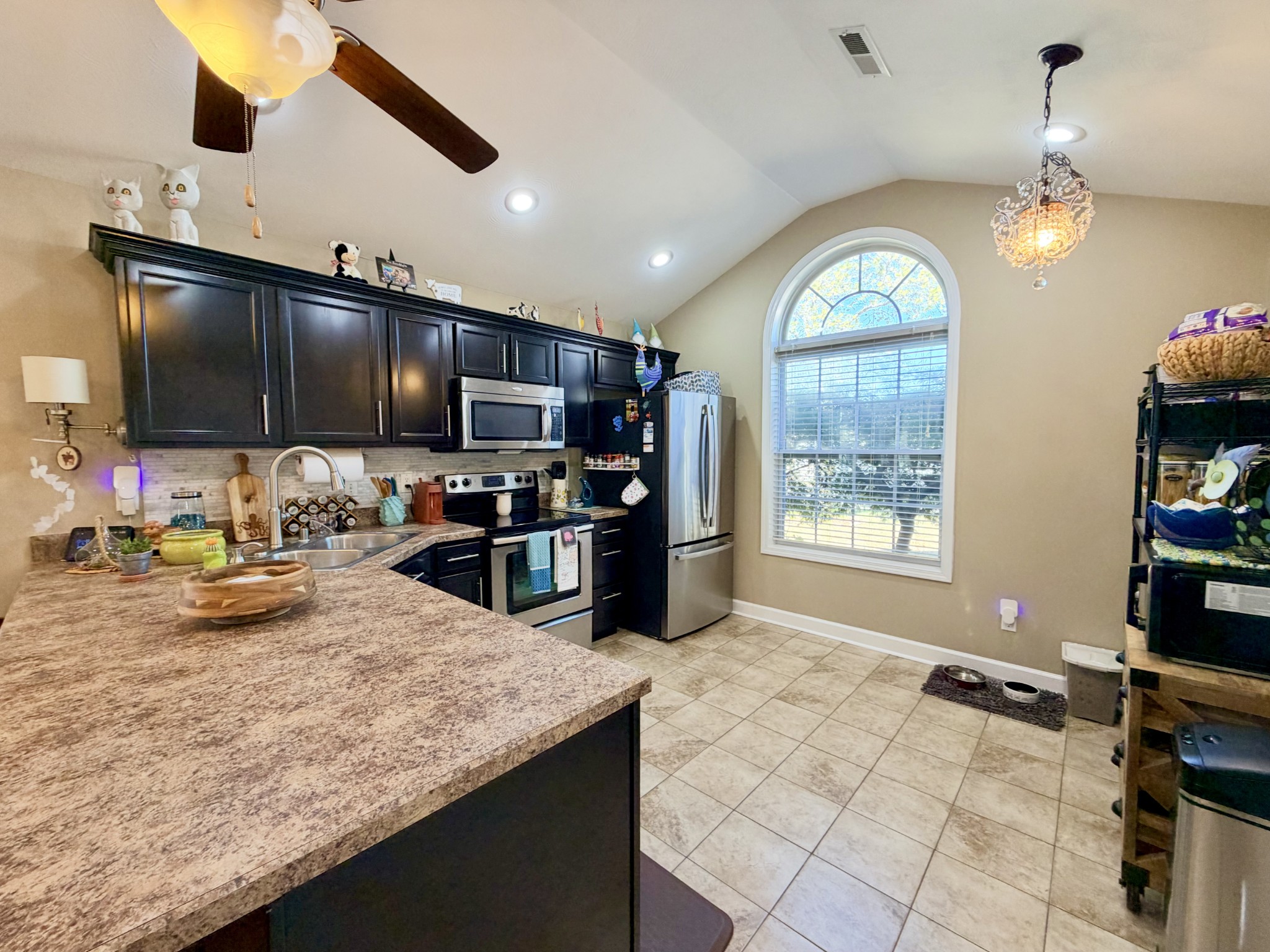 313 Abbey Way, N Property Photo 9