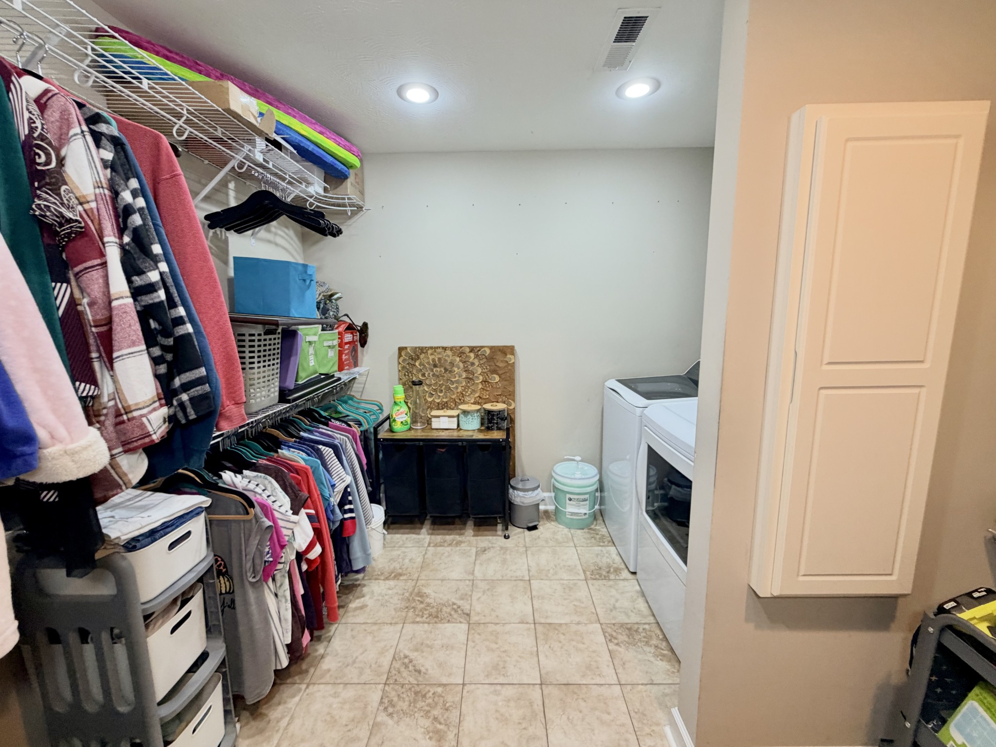 313 Abbey Way, N Property Photo 14
