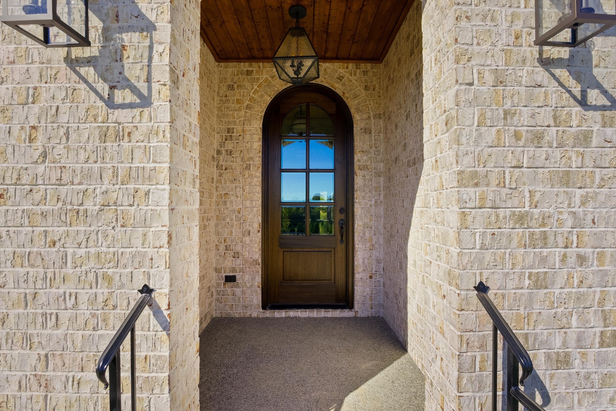 1010 Stone Creek Ln Property Photo 3