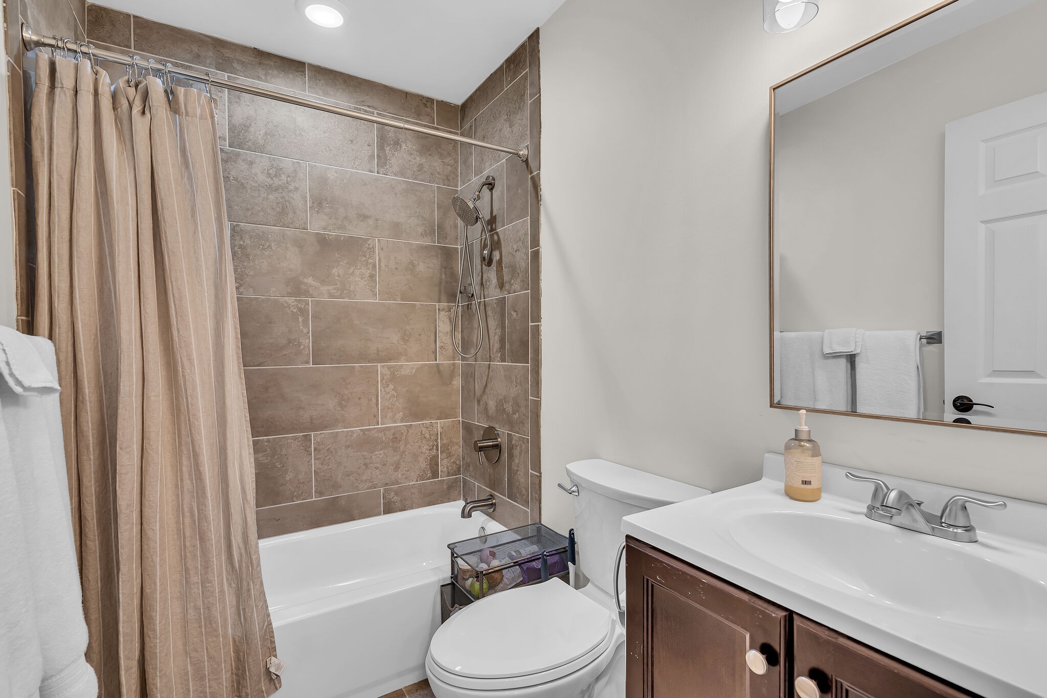 2702 Batavia St Property Photo 8