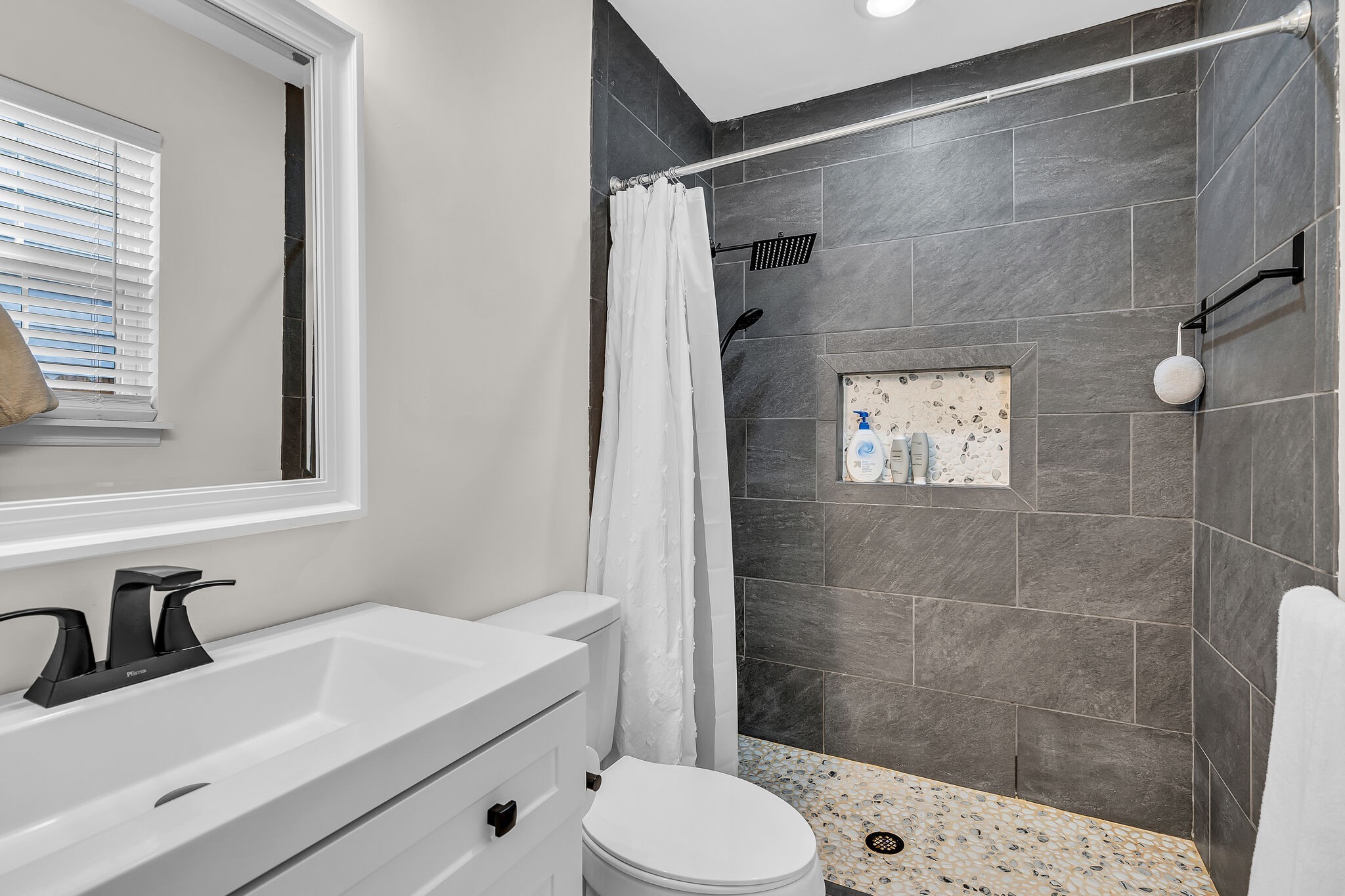 2702 Batavia St Property Photo 21
