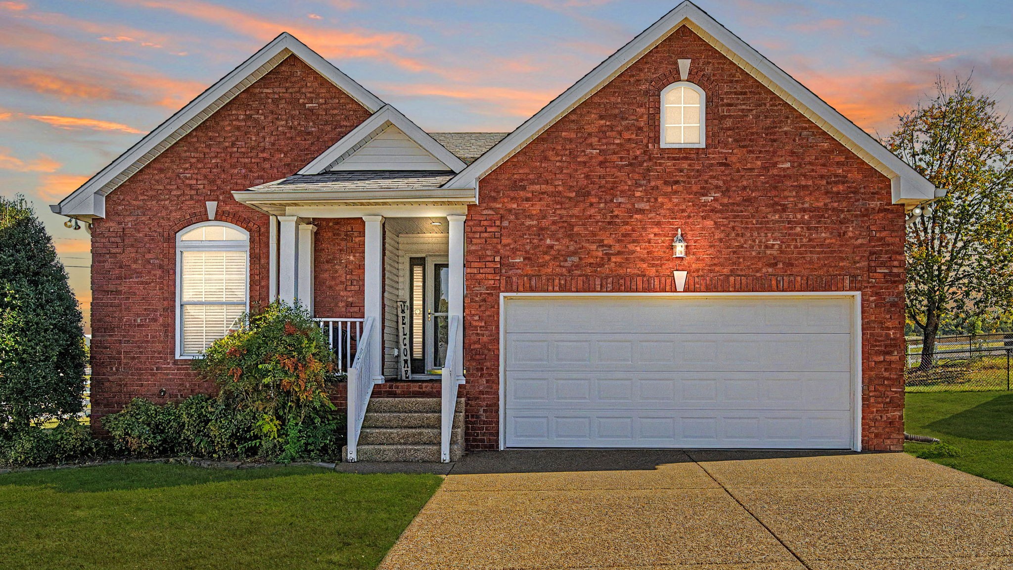 100 Cambridge Dr Property Photo 1