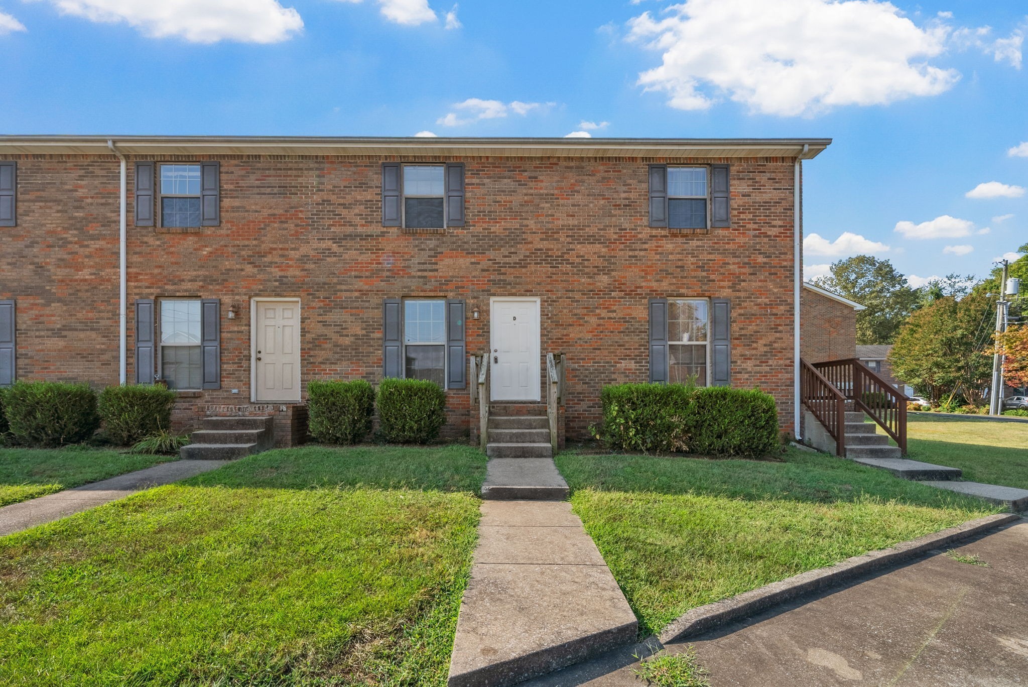 240 Winters Ct Property Photo 2