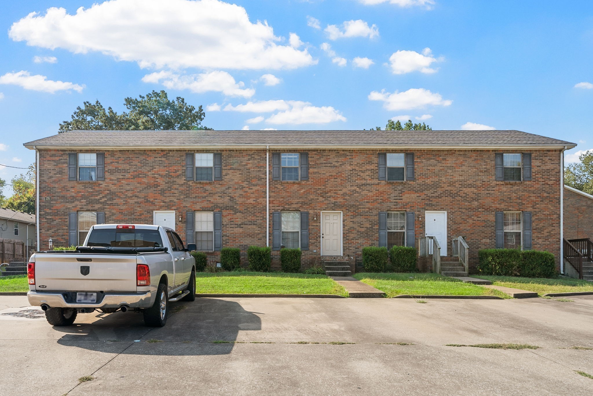 240 Winters Ct Property Photo 3