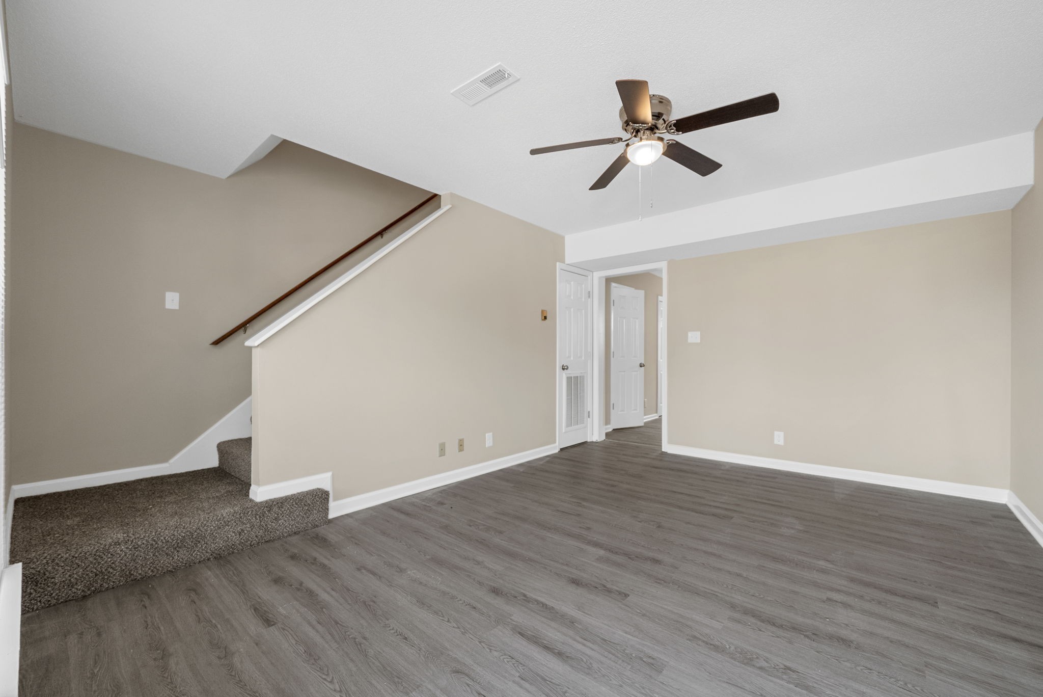 240 Winters Ct Property Photo 5