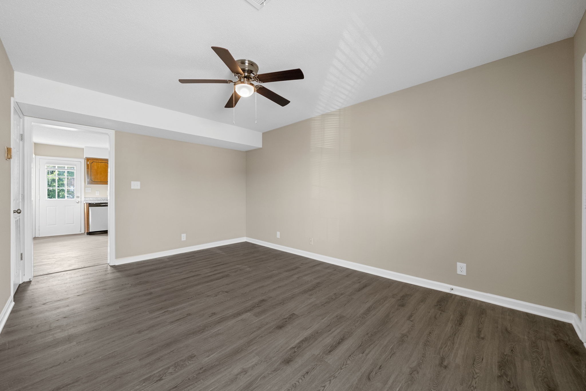 240 Winters Ct Property Photo 7