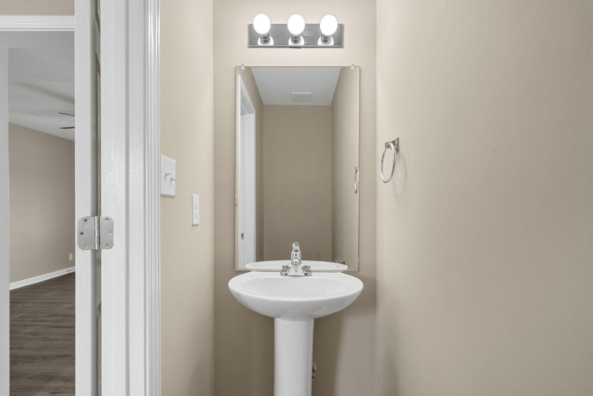 240 Winters Ct Property Photo 13