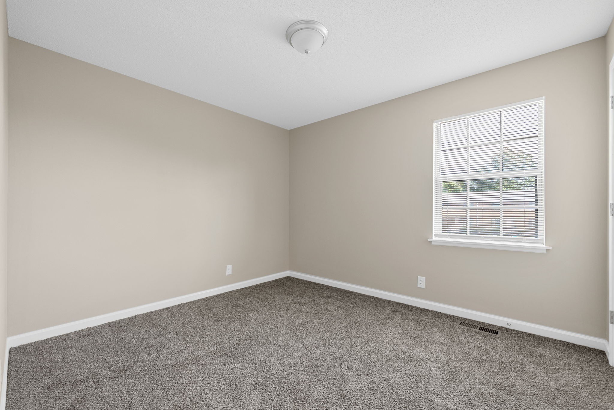240 Winters Ct Property Photo 15