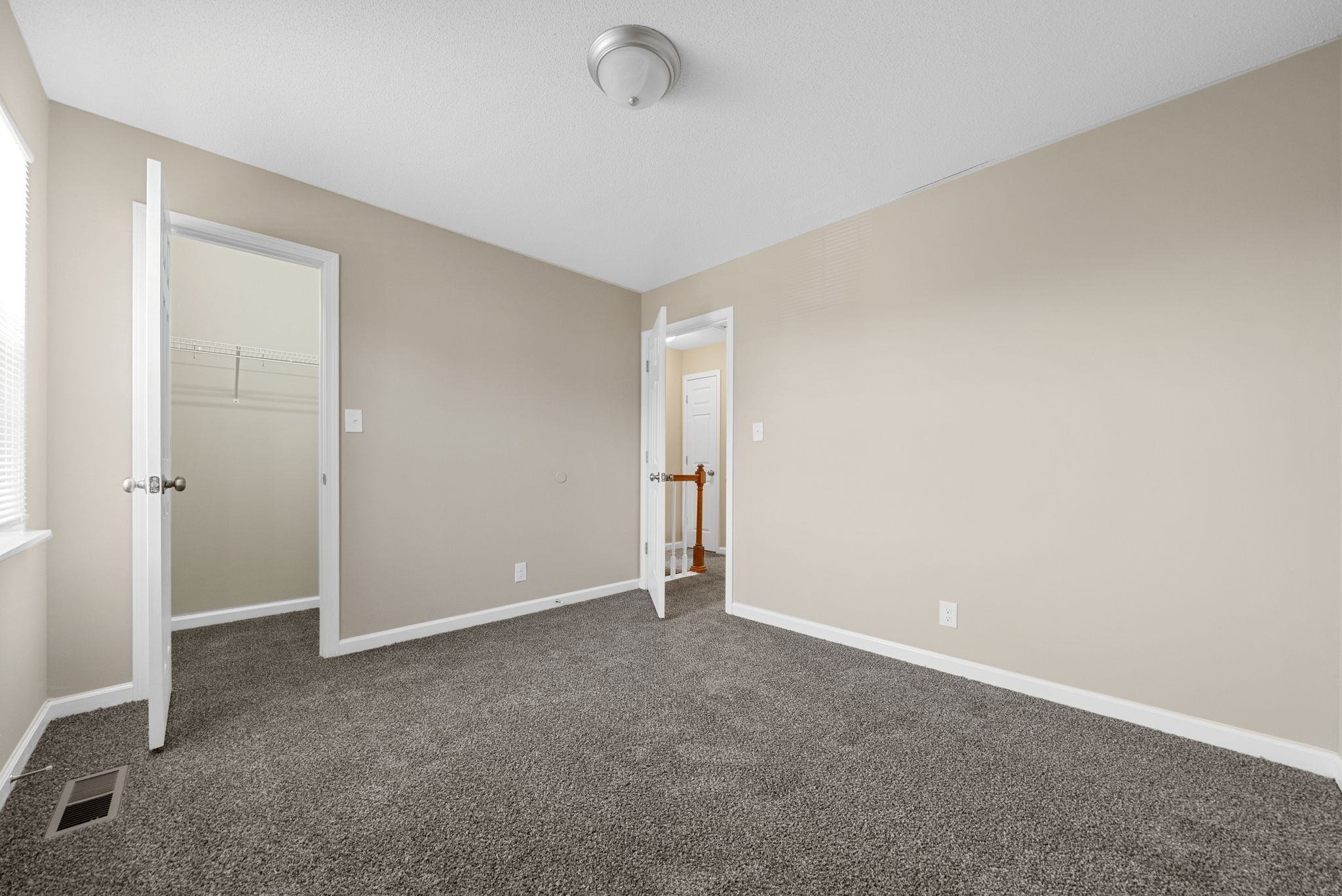 240 Winters Ct Property Photo 16