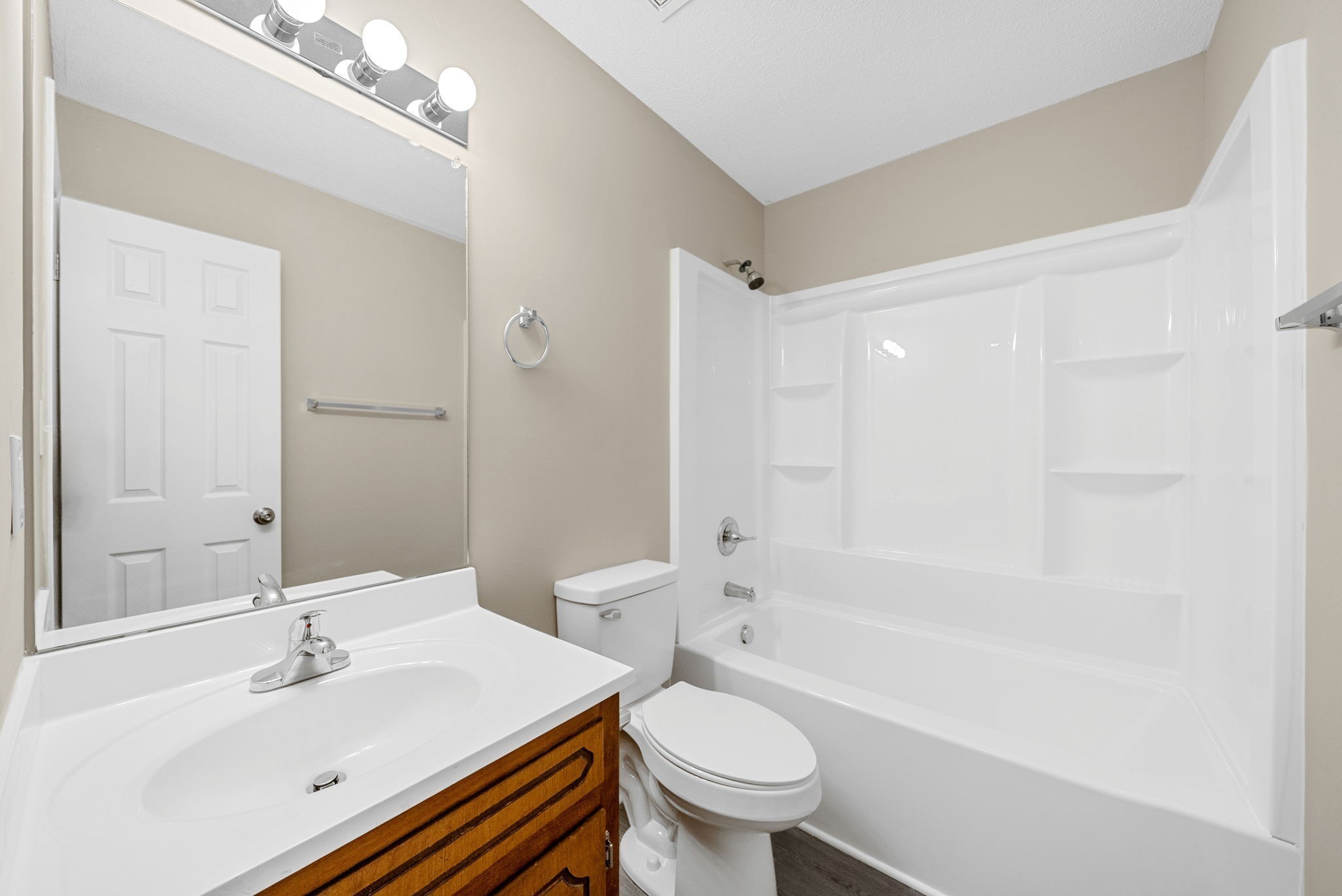 240 Winters Ct Property Photo 17