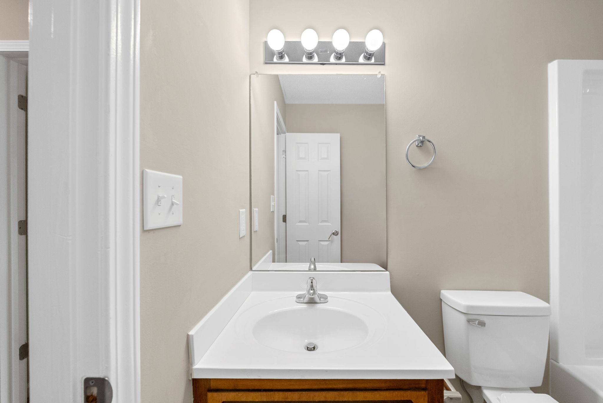 240 Winters Ct Property Photo 18