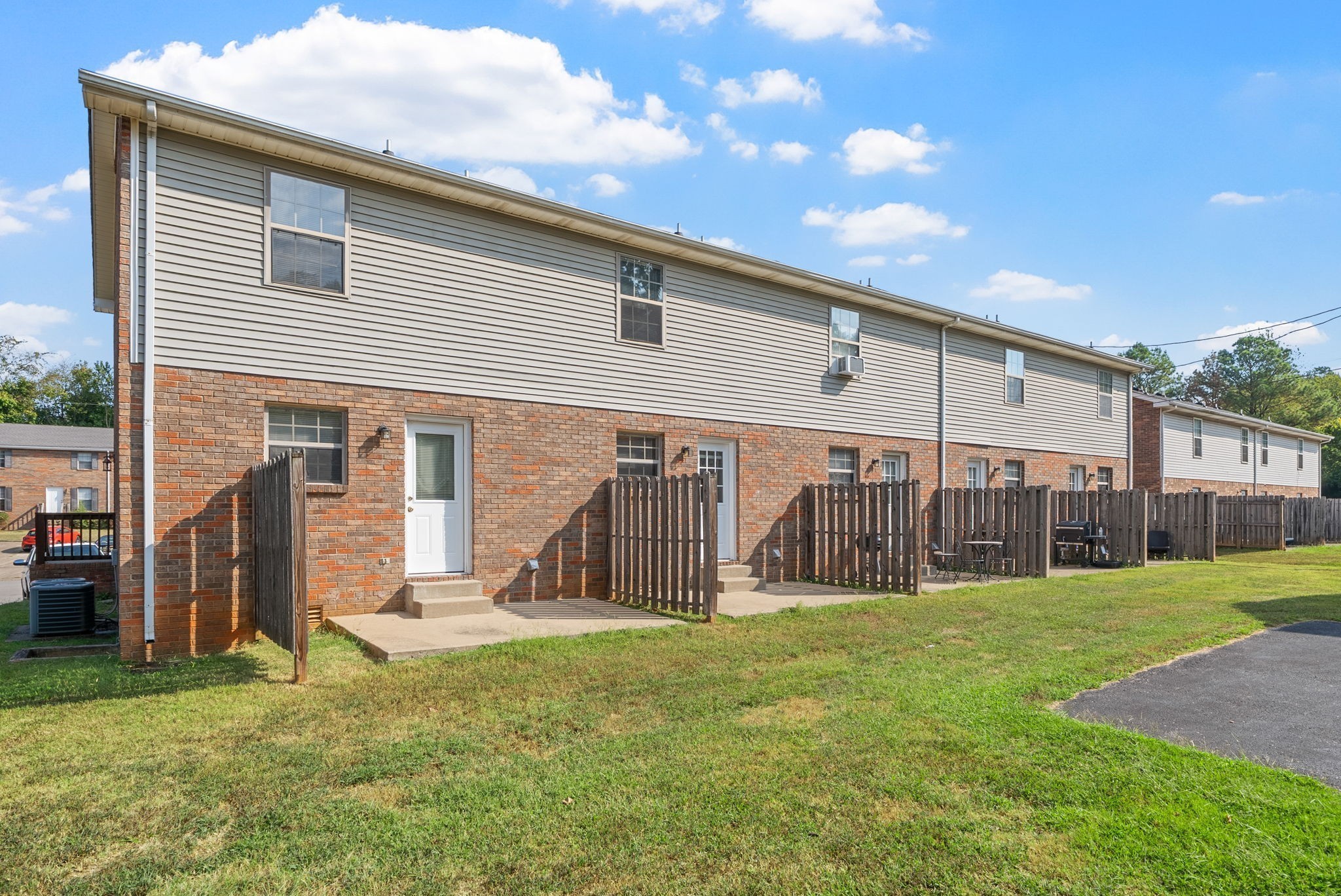 240 Winters Ct Property Photo 23