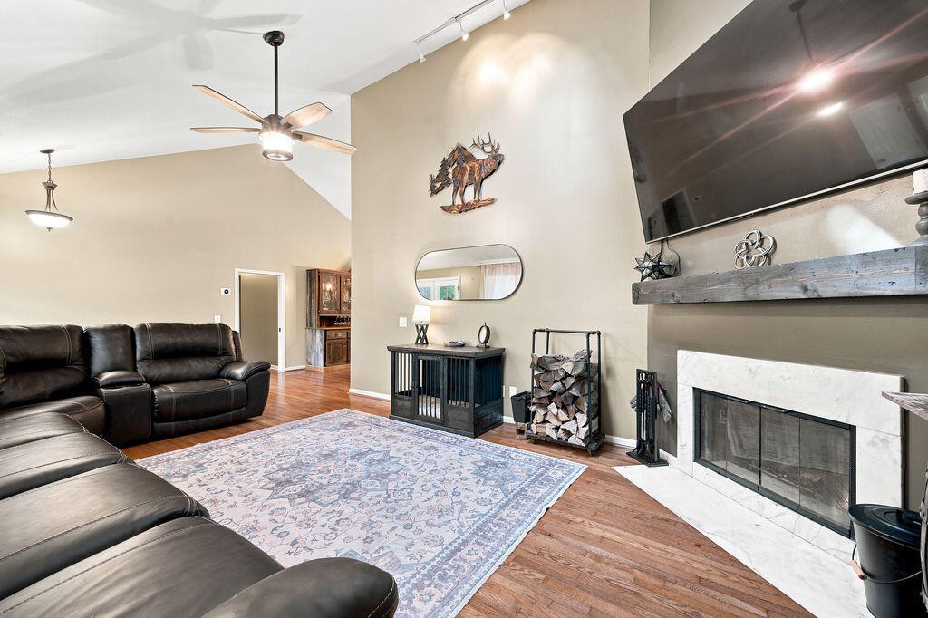 9302 Rockshire Lane Property Photo 7