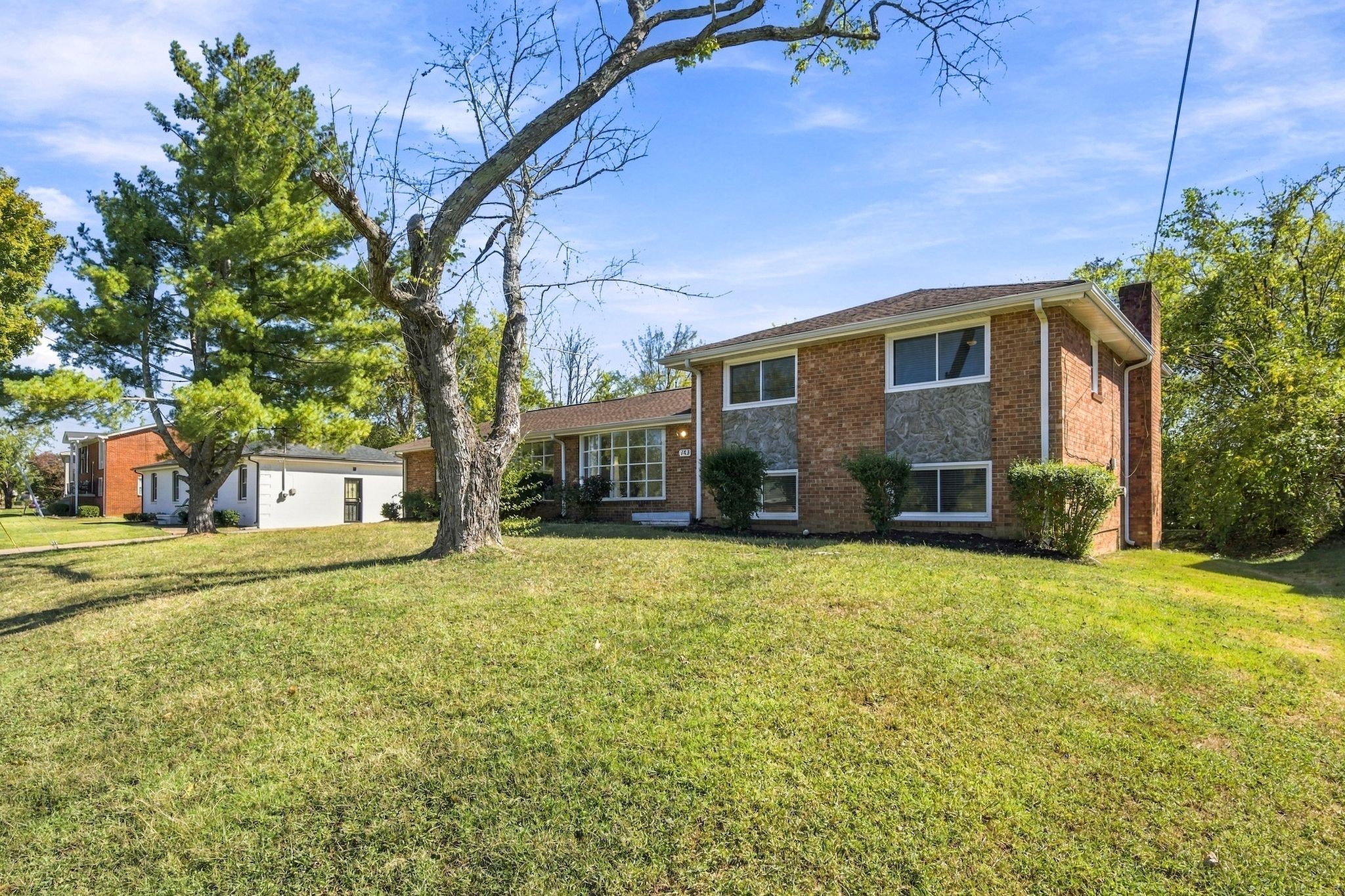 747 Rowan Dr Property Photo 2