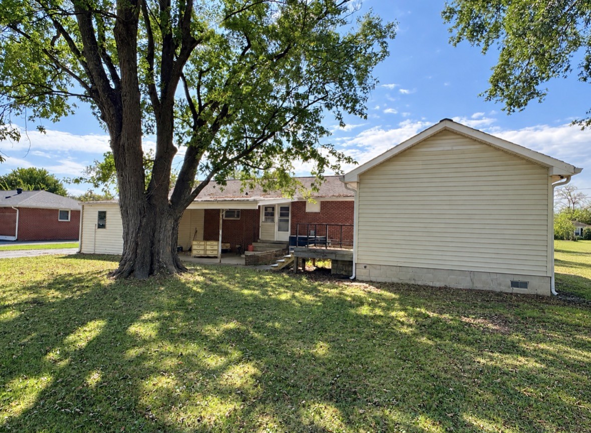 1505 Idlewild Dr Property Photo 2