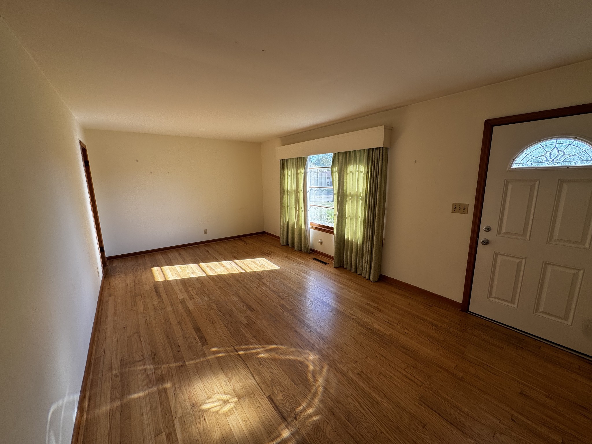 1505 Idlewild Dr Property Photo 3