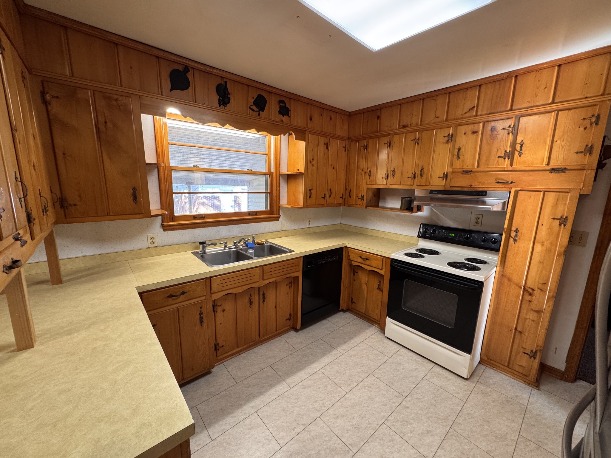 1505 Idlewild Dr Property Photo 4