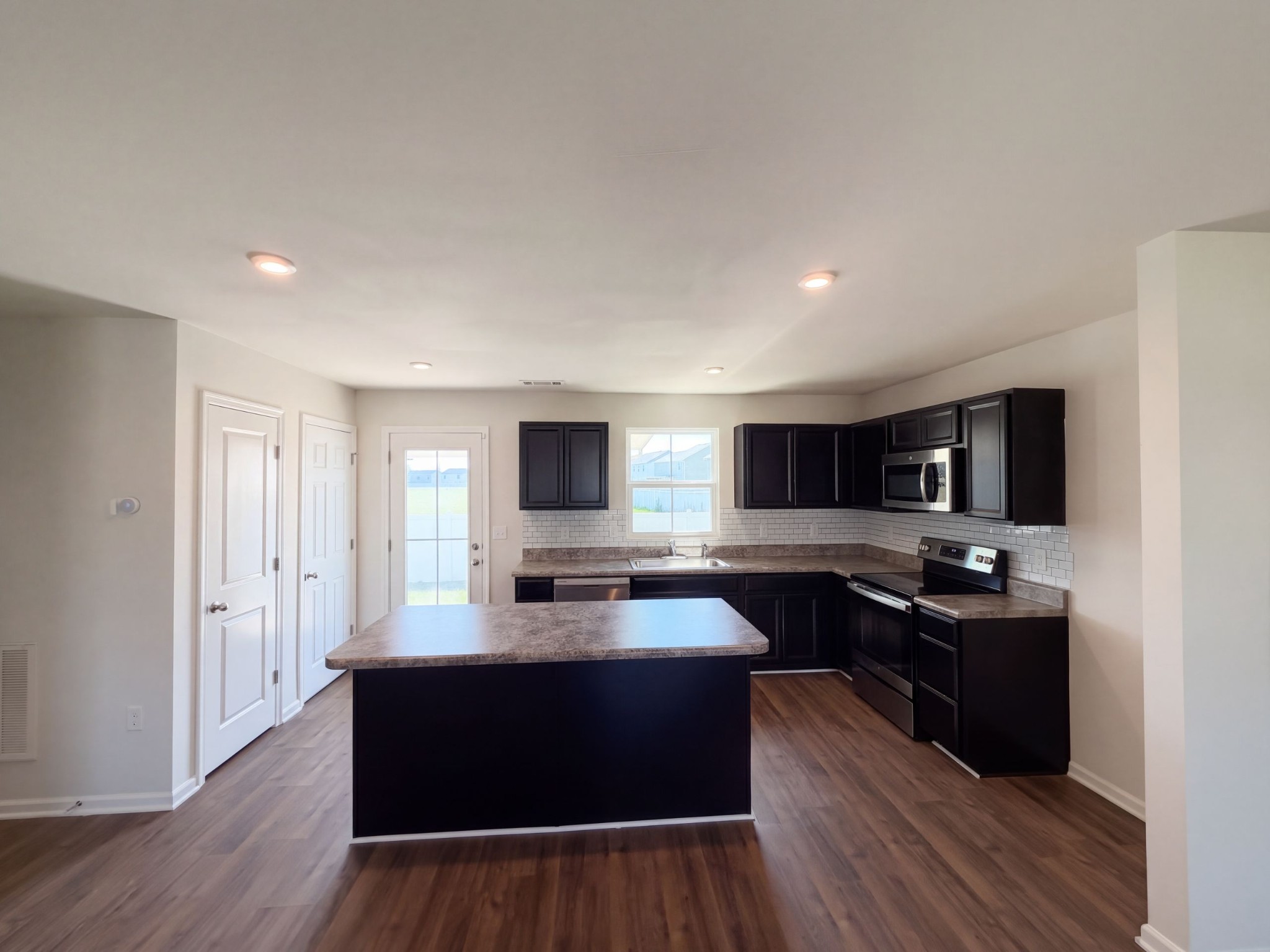 949 Blue Ash Way Property Photo 2