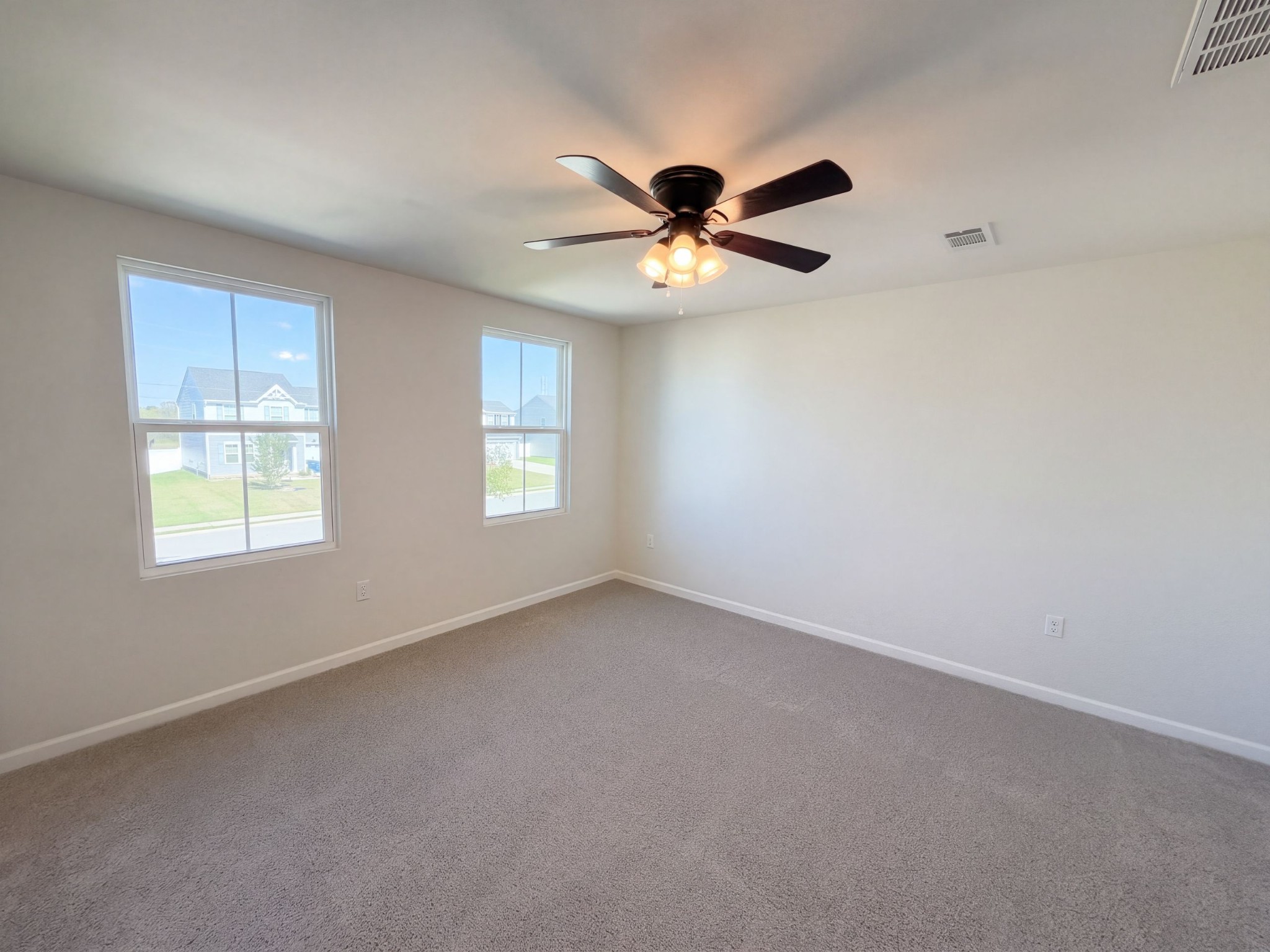 949 Blue Ash Way Property Photo 4