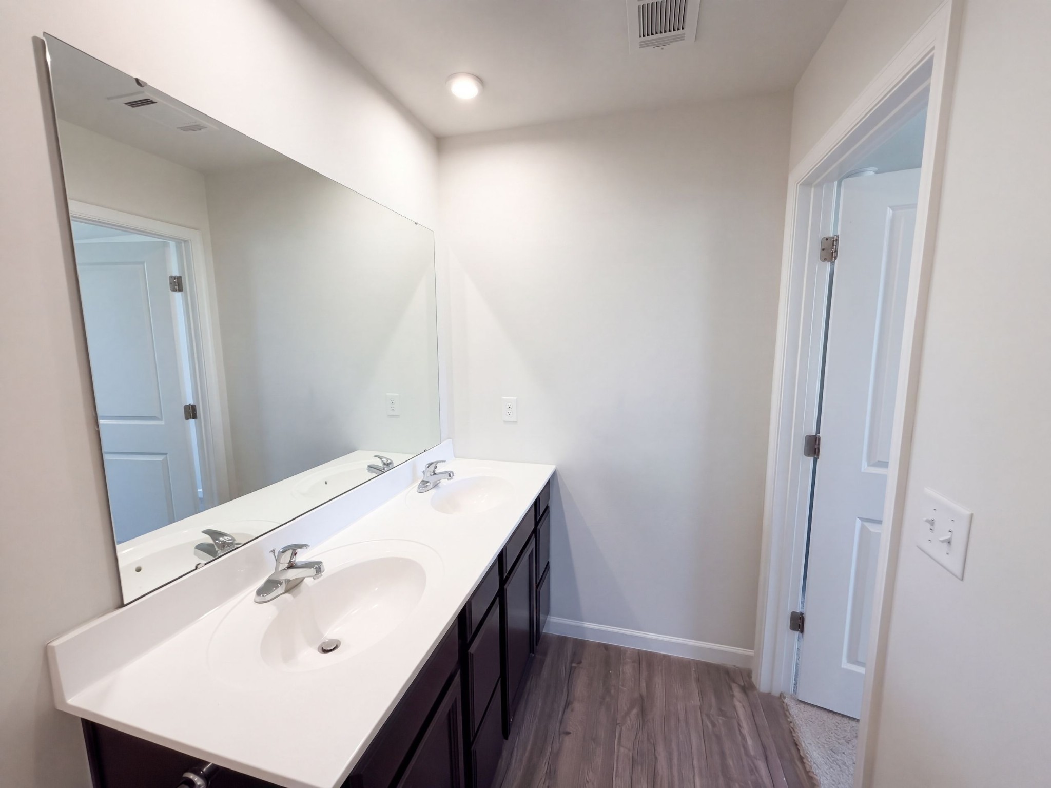 949 Blue Ash Way Property Photo 8