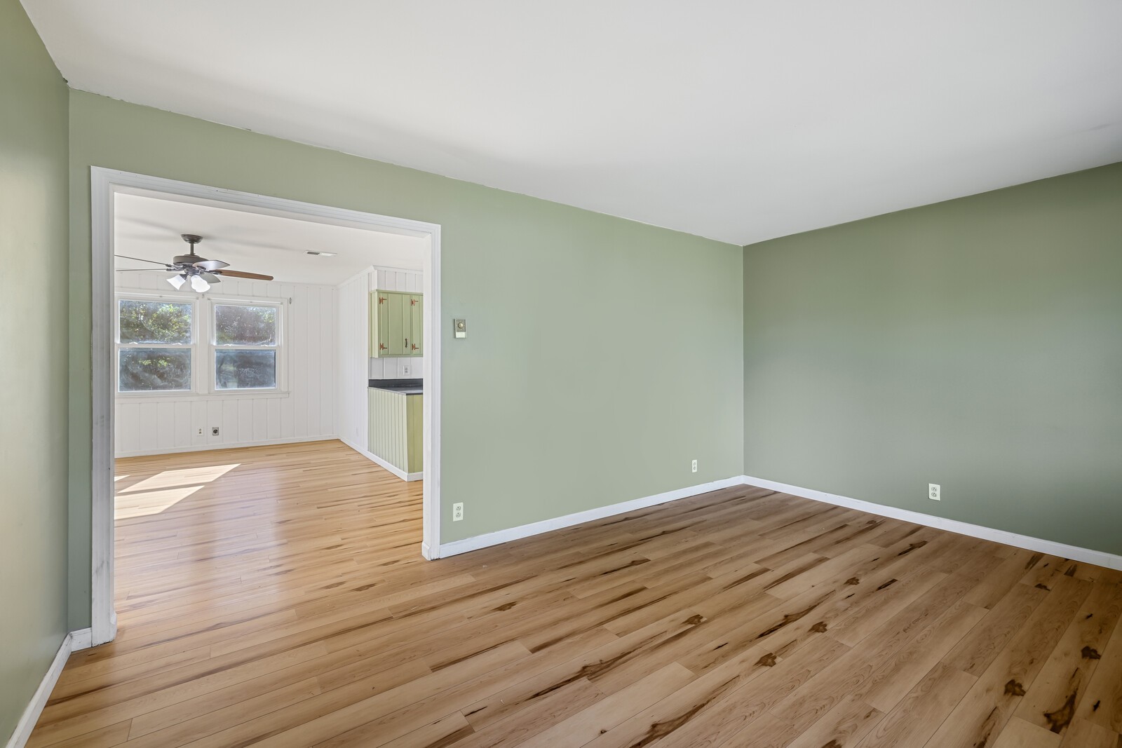 445 Janette Ave Property Photo 5