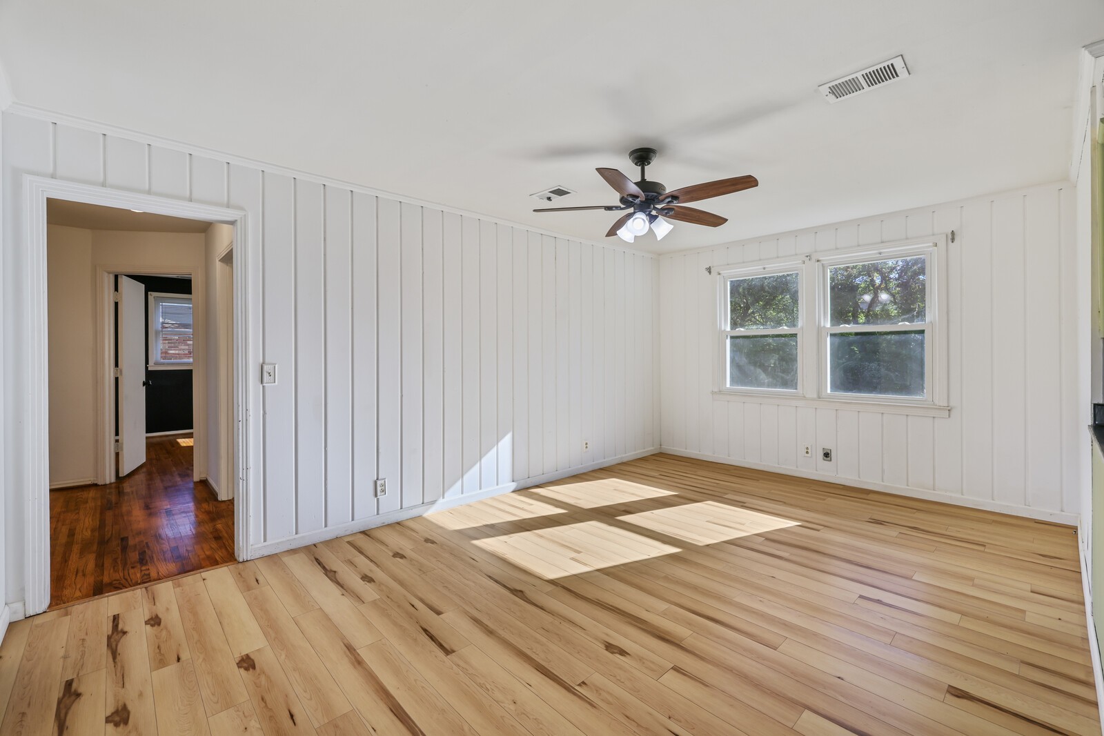 445 Janette Ave Property Photo 8