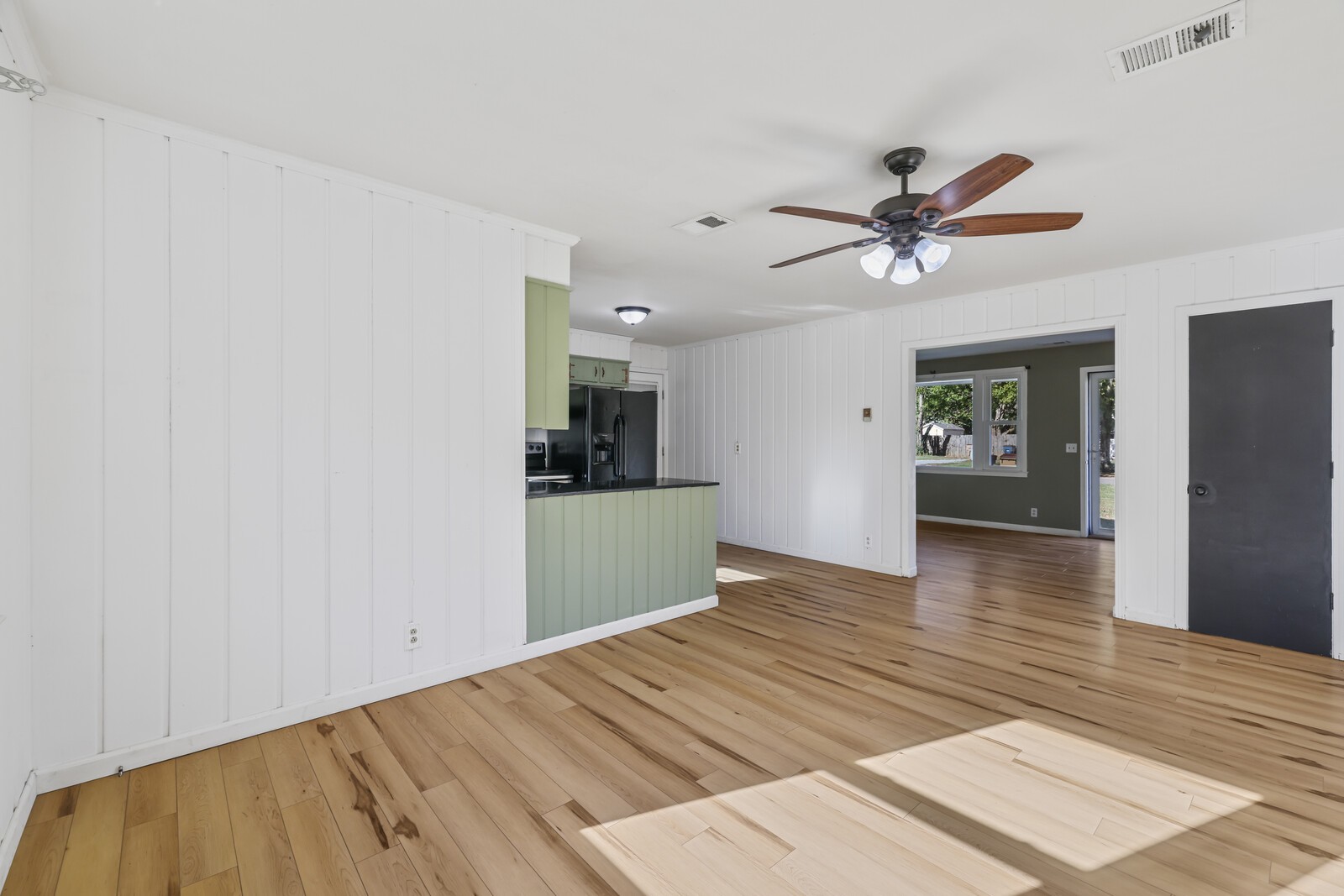 445 Janette Ave Property Photo 10