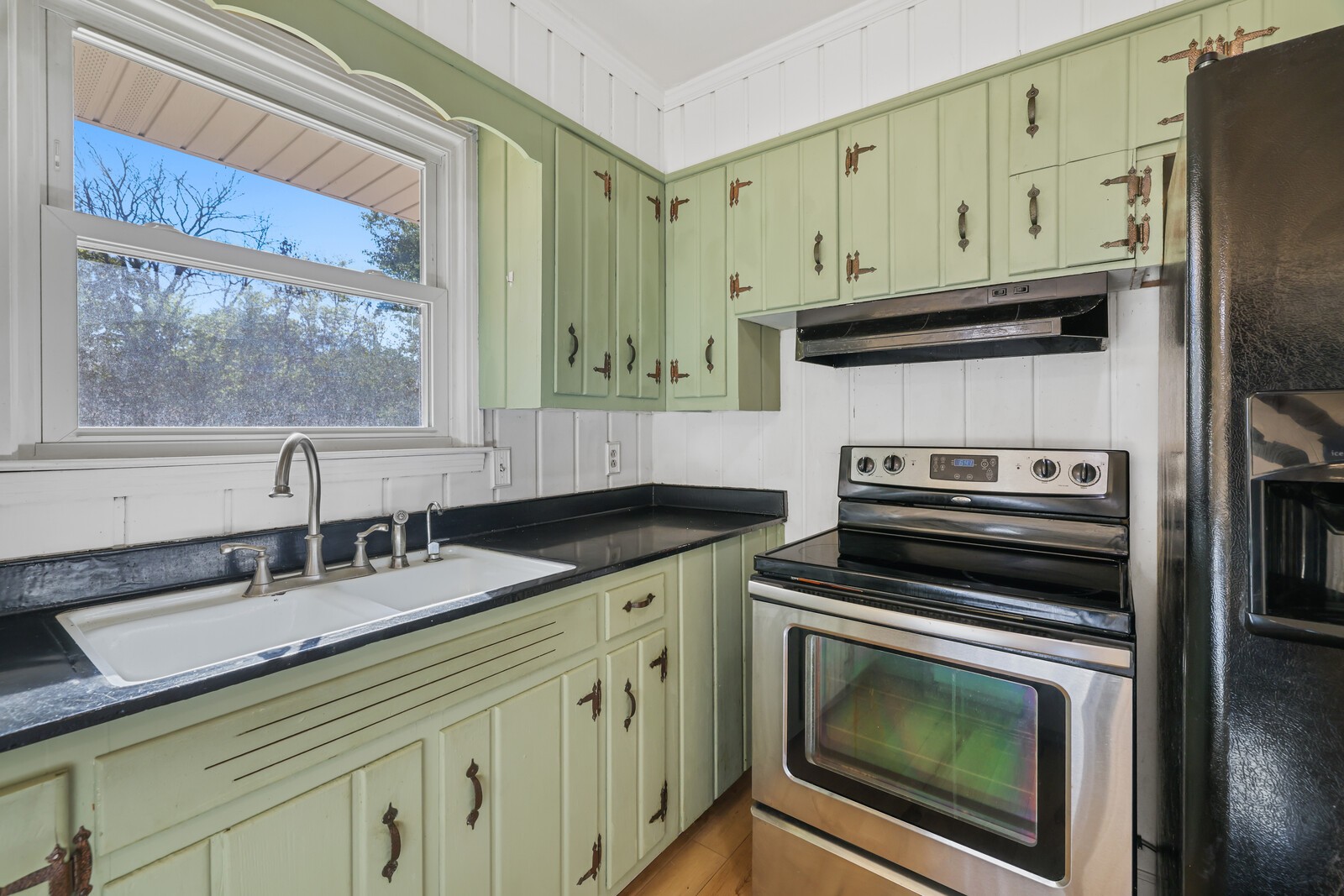 445 Janette Ave Property Photo 12