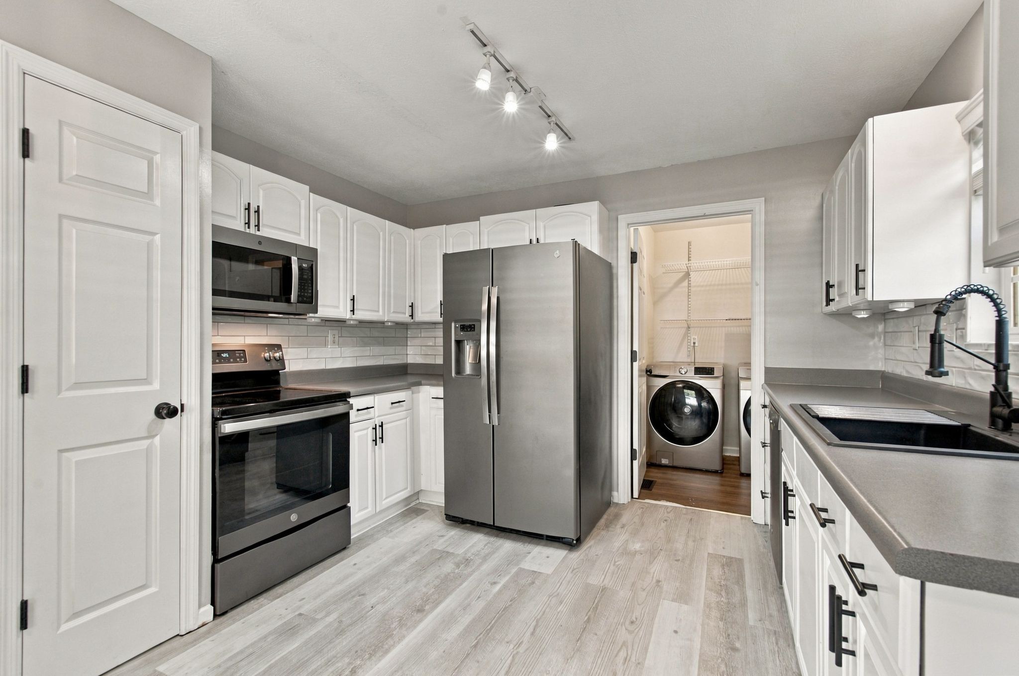 921 Jordan Cir Property Photo 7