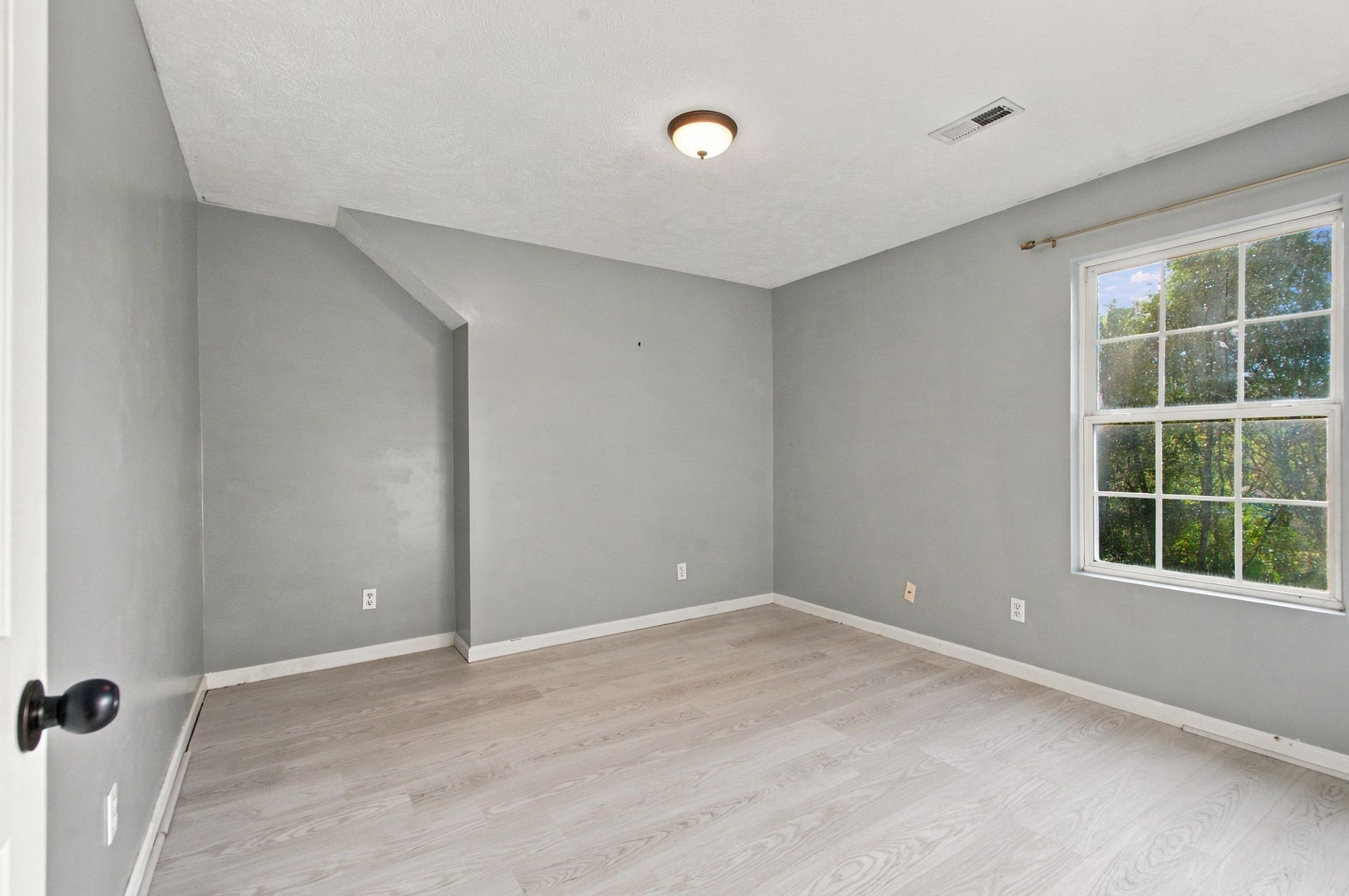 921 Jordan Cir Property Photo 15